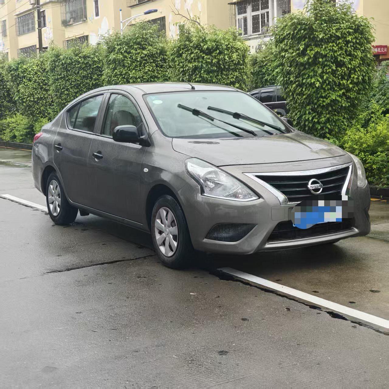 Nissan Sunny 2015 thumb 10
