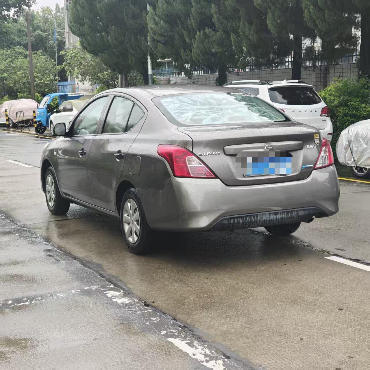 Nissan Sunny 2015 thumb 11