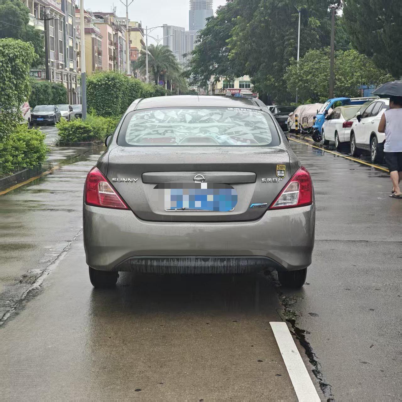 Nissan Sunny 2015 thumb 12