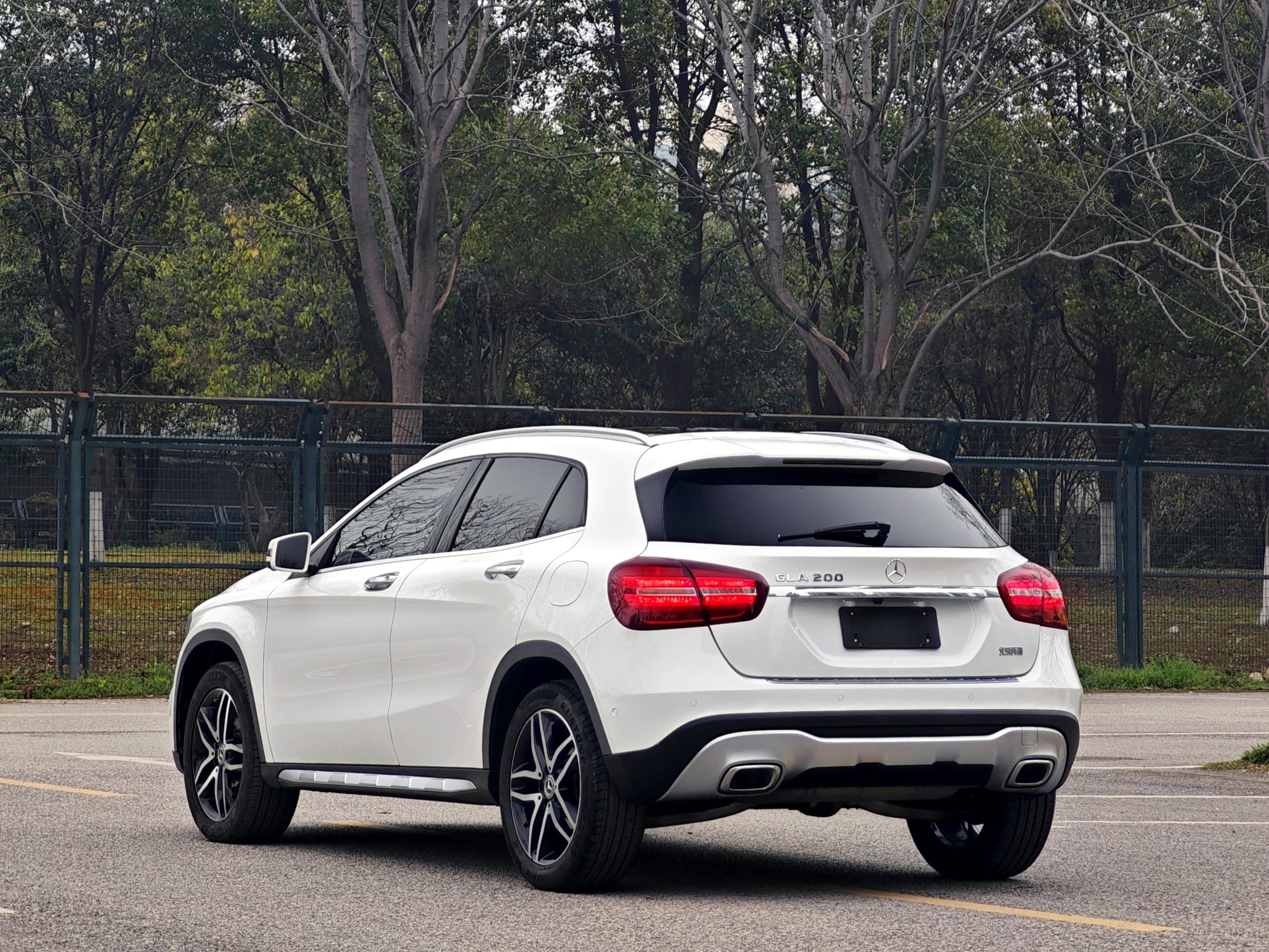 Mercedes-Benz GLA 2017 thumb 2