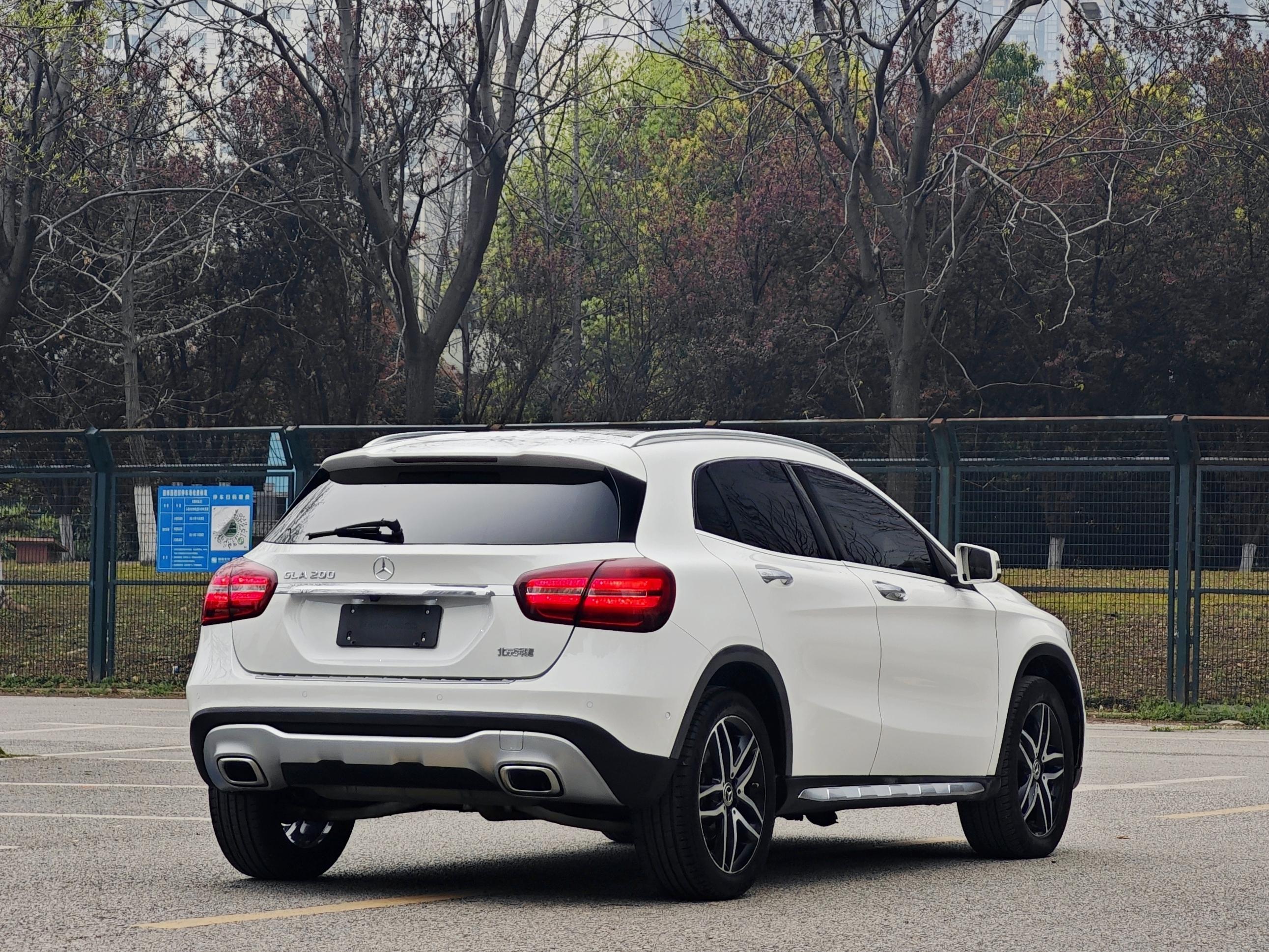 Mercedes-Benz GLA 2017 thumb 4