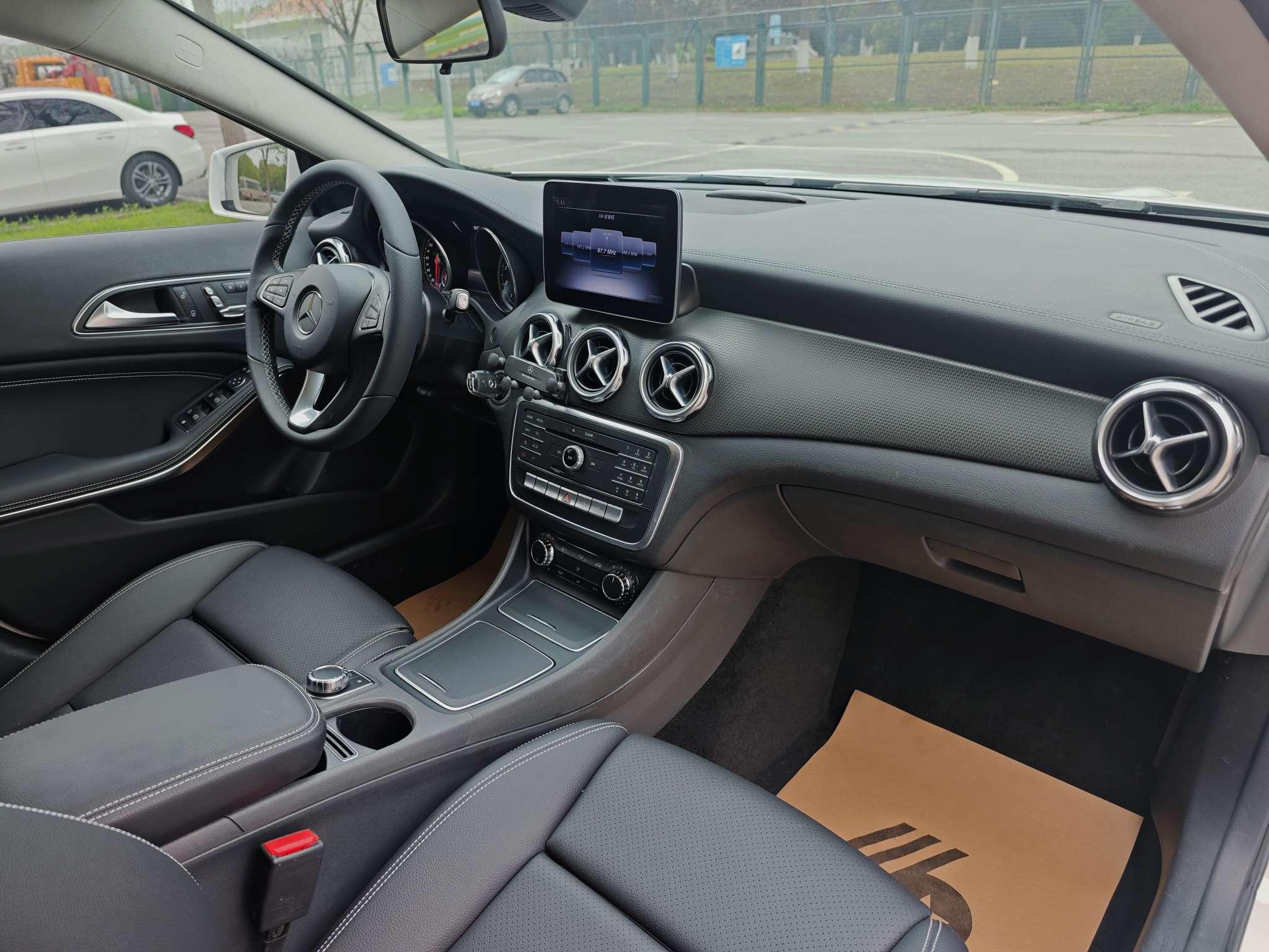 Mercedes-Benz GLA 2017 thumb 5