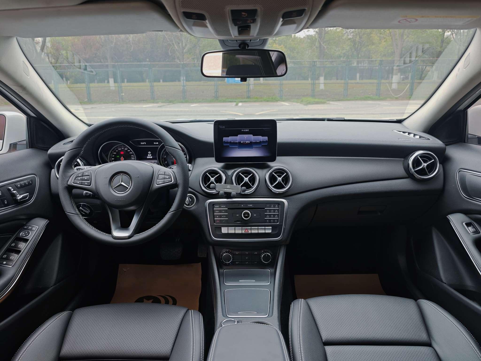 Mercedes-Benz GLA 2017 thumb 7