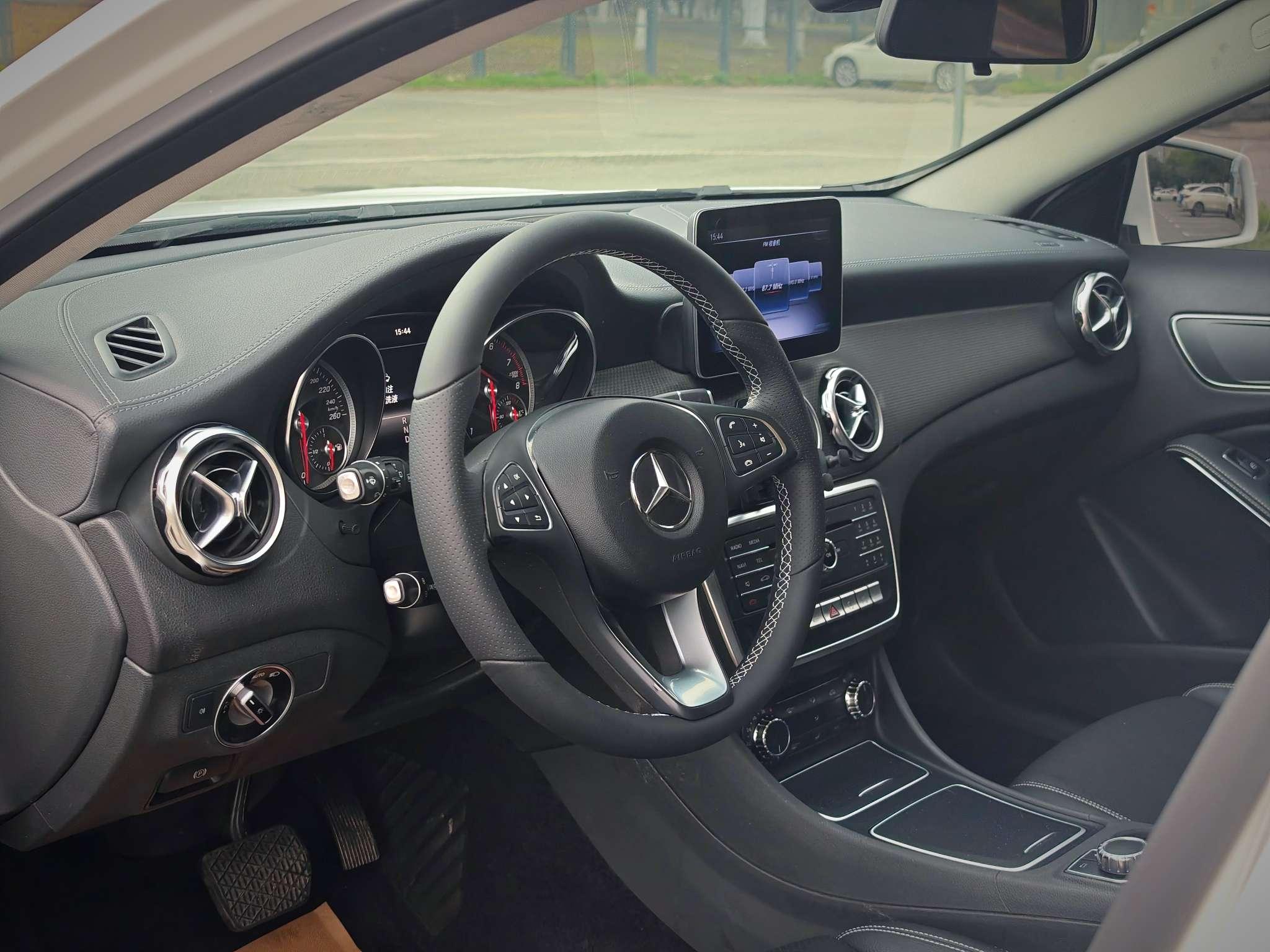 Mercedes-Benz GLA 2017 thumb 8
