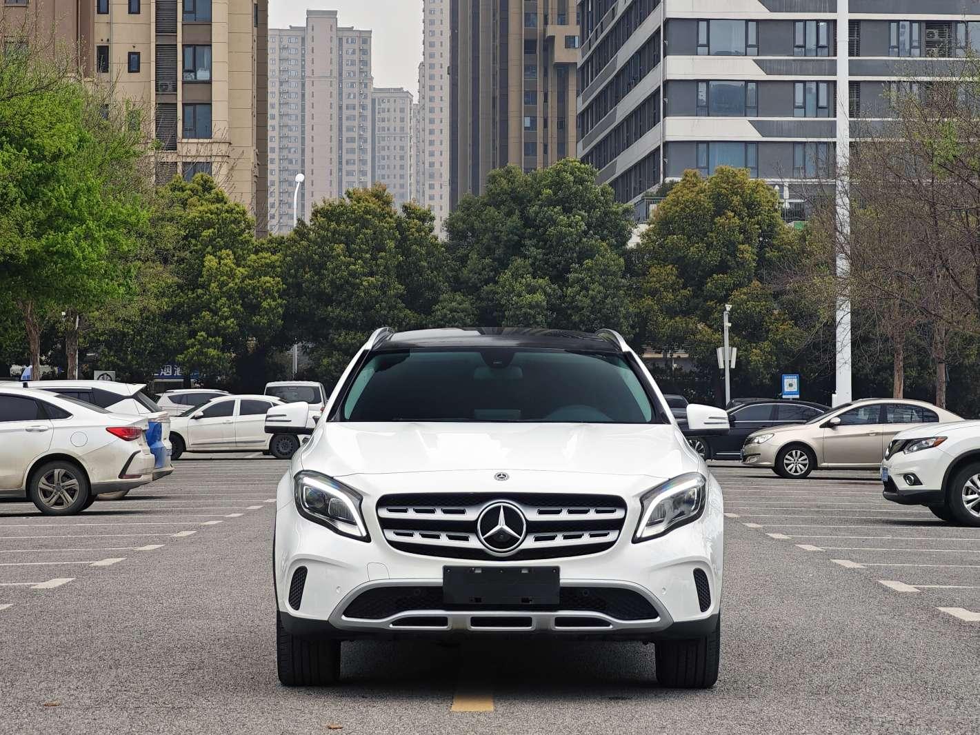 Mercedes-Benz GLA 2017 thumb 12
