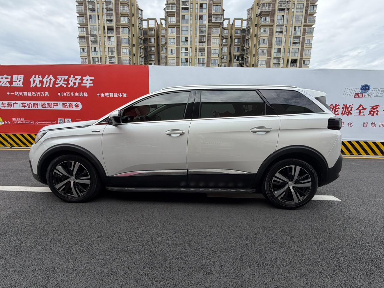Peugeot 5008 2017 thumb 2
