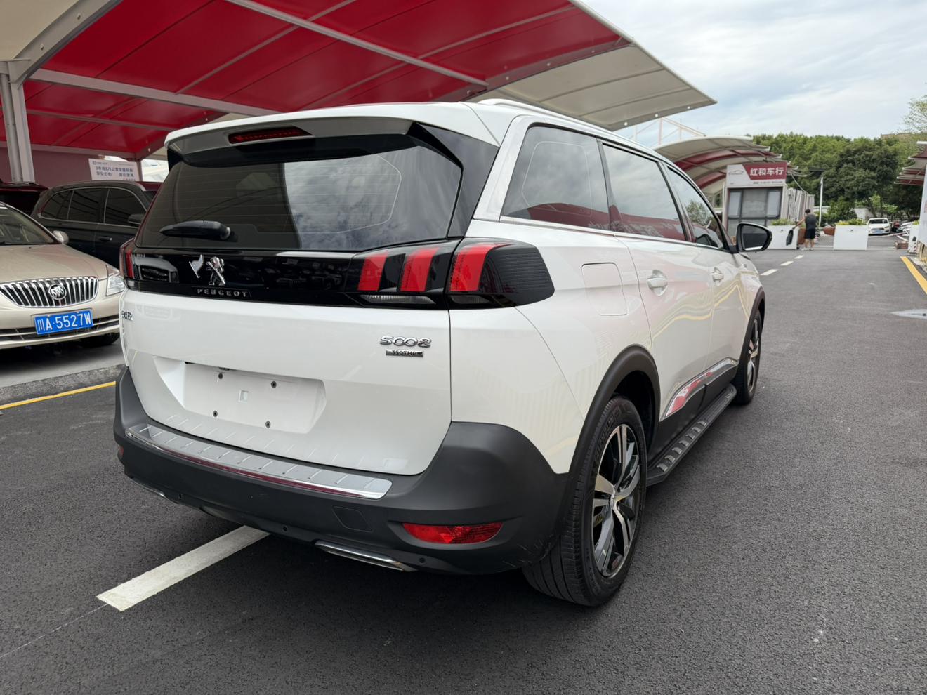 Peugeot 5008 2017 thumb 5
