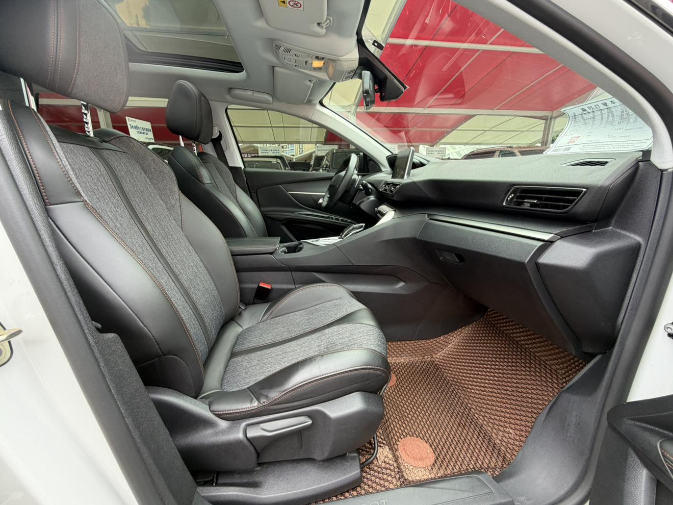 Peugeot 5008 2017 thumb 10