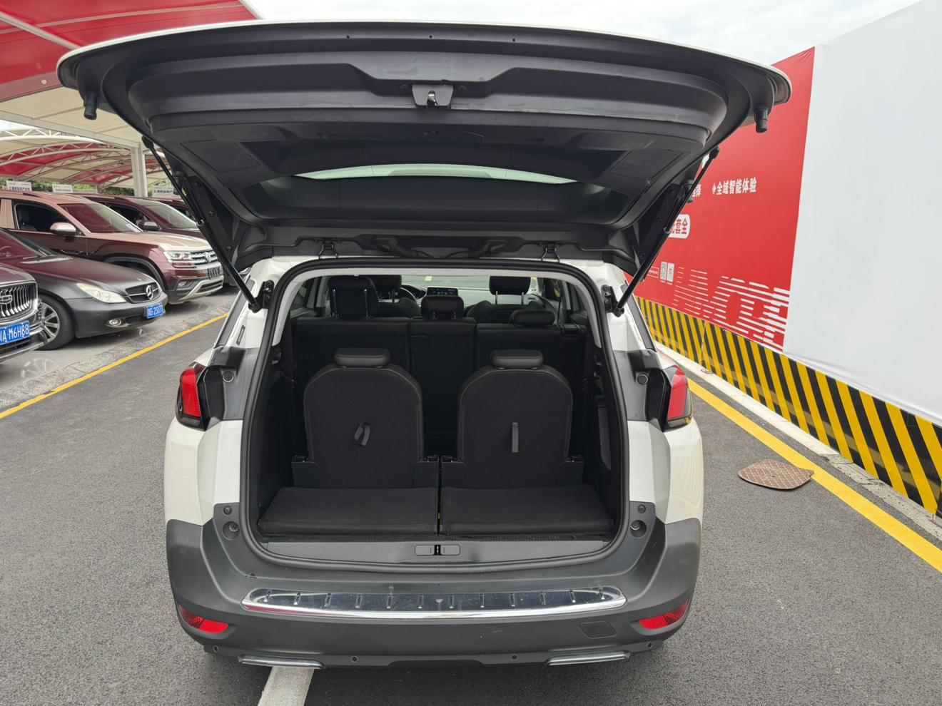 Peugeot 5008 2017 thumb 12