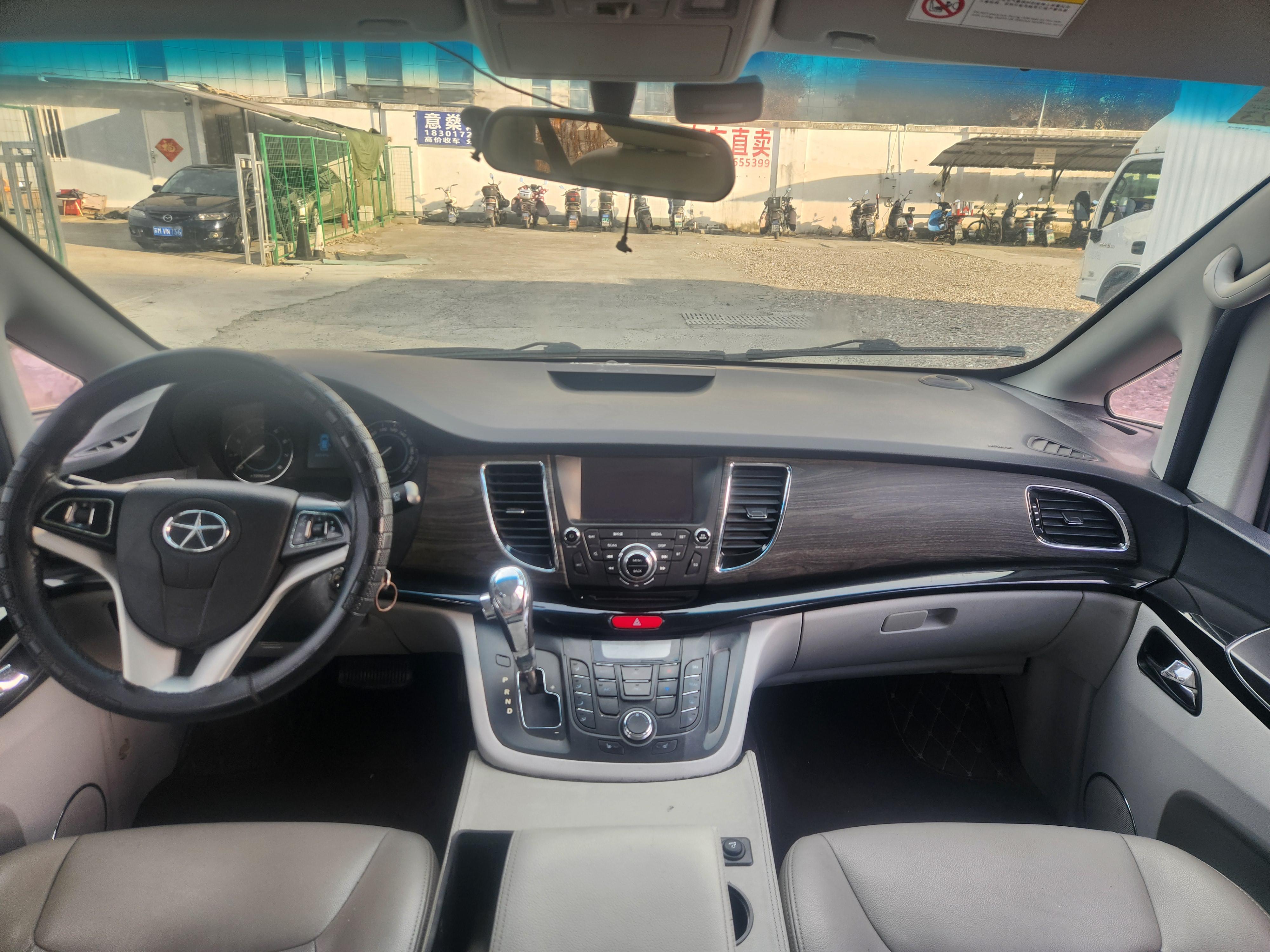 JAC M5 2014 thumb 8