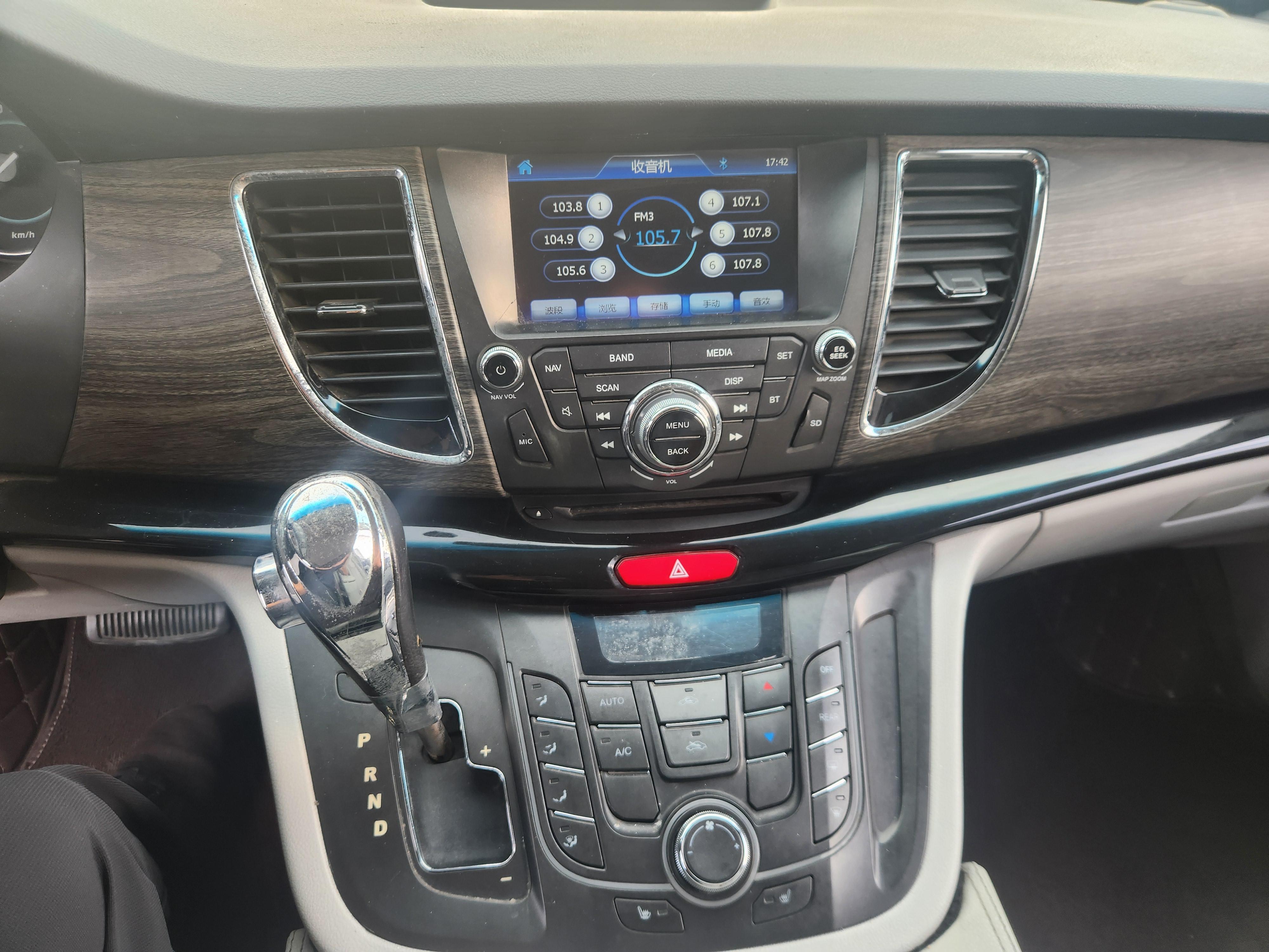 JAC M5 2014 thumb 9