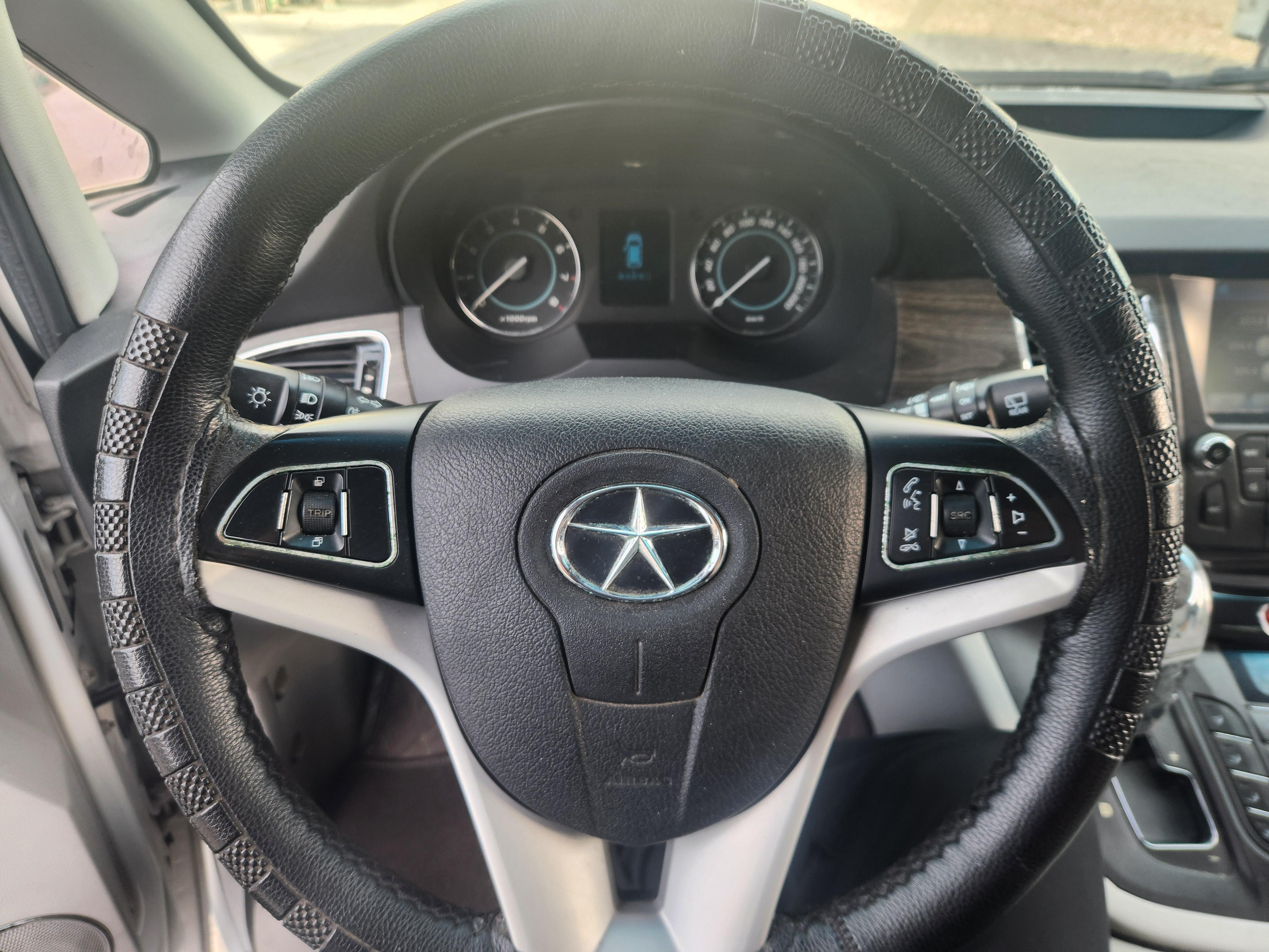 JAC M5 2014 thumb 10