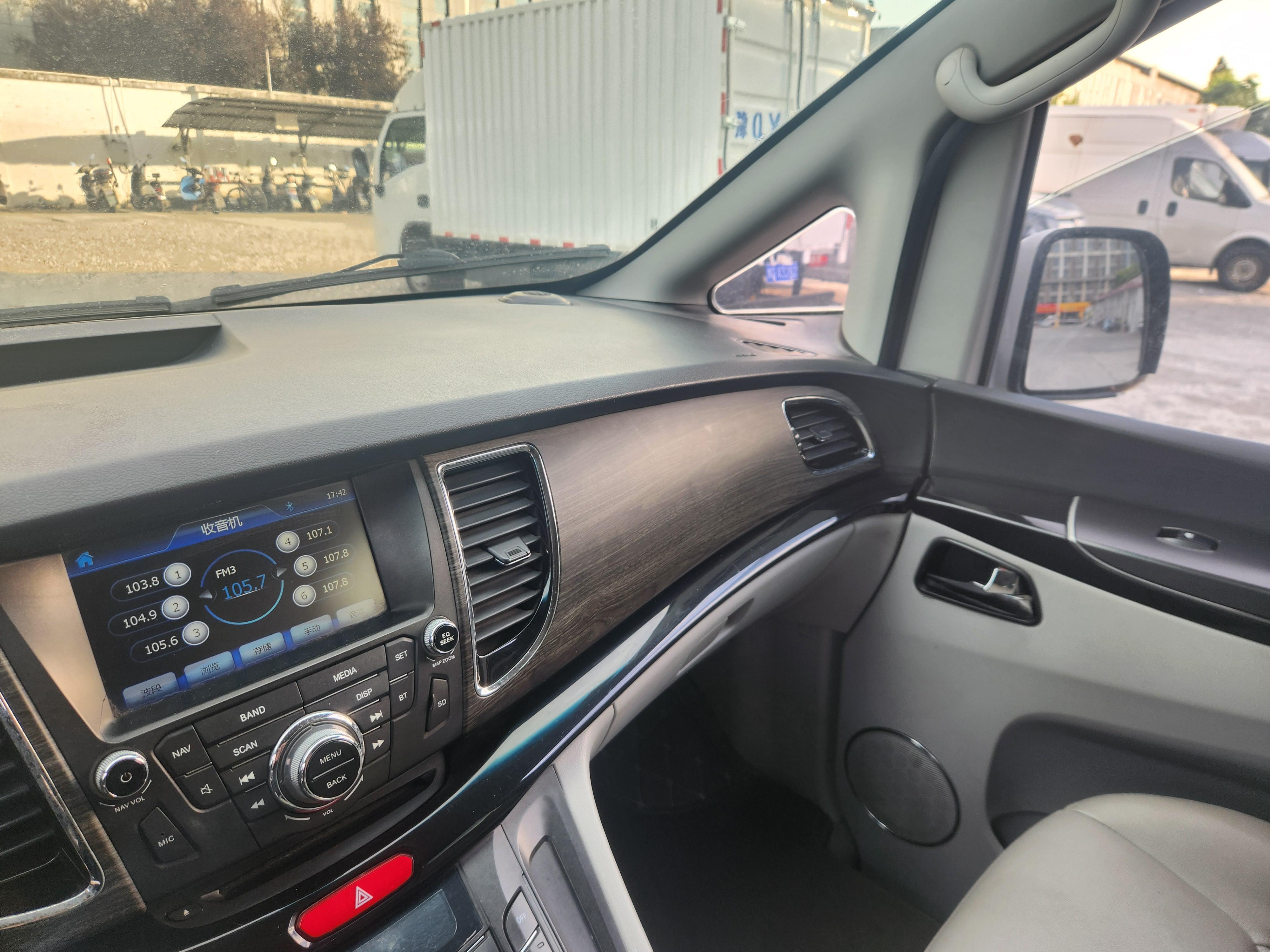 JAC M5 2014 thumb 12