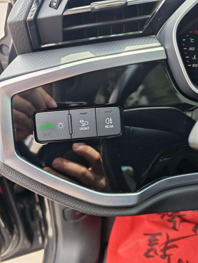 Audi Q3 2021 thumb 11