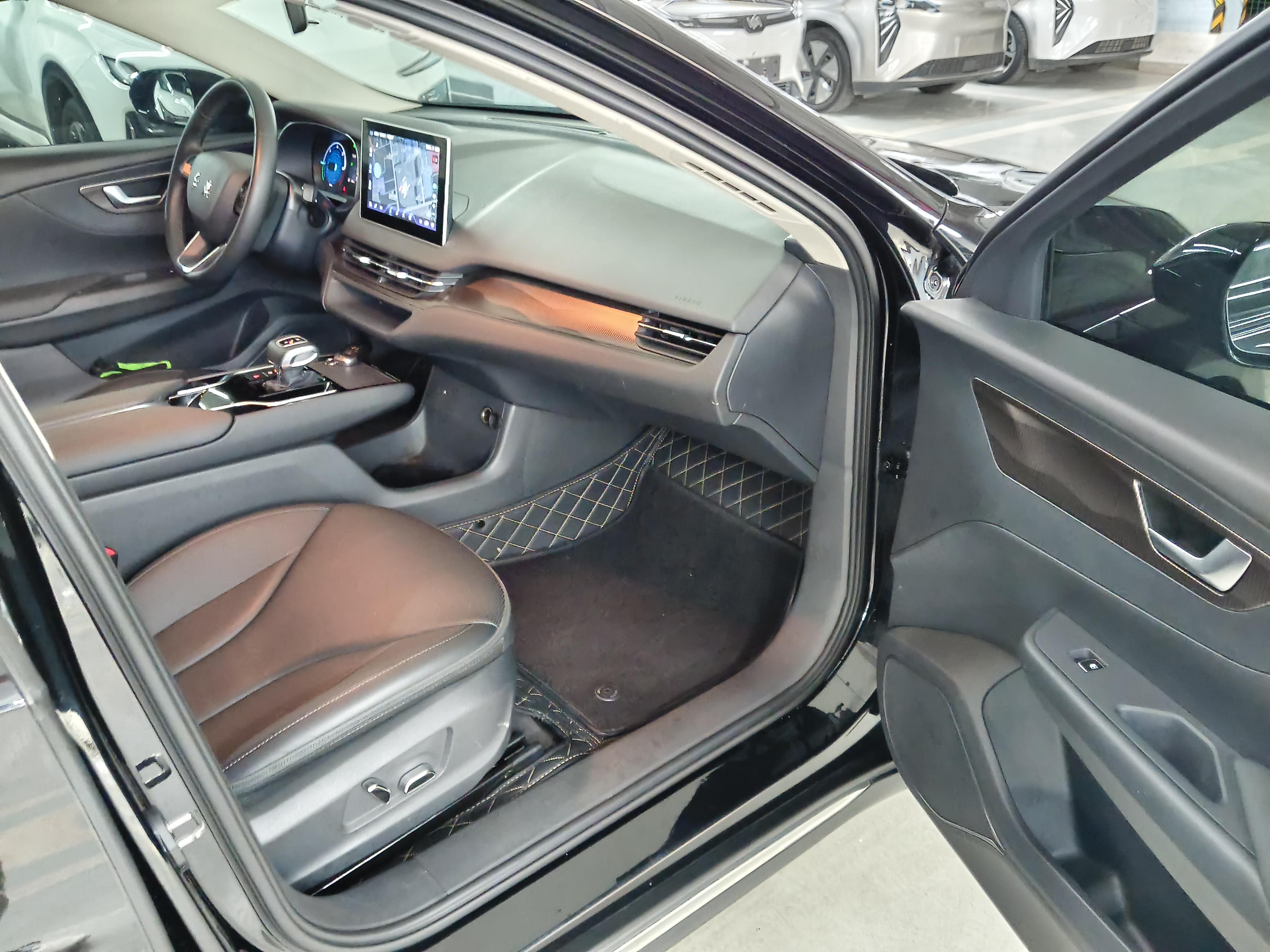 Hongqi E-QM5 2021 thumb 6