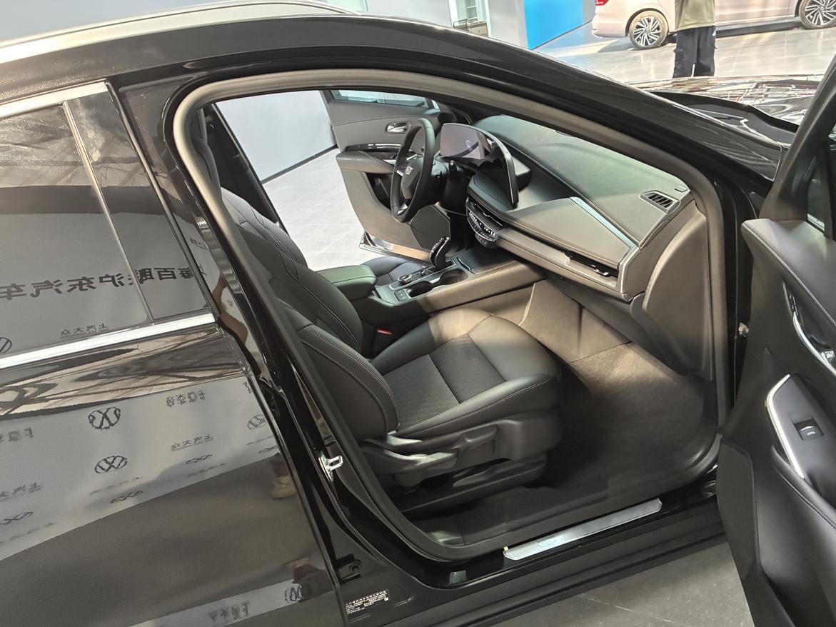 Cadillac XT4 2026 thumb 4