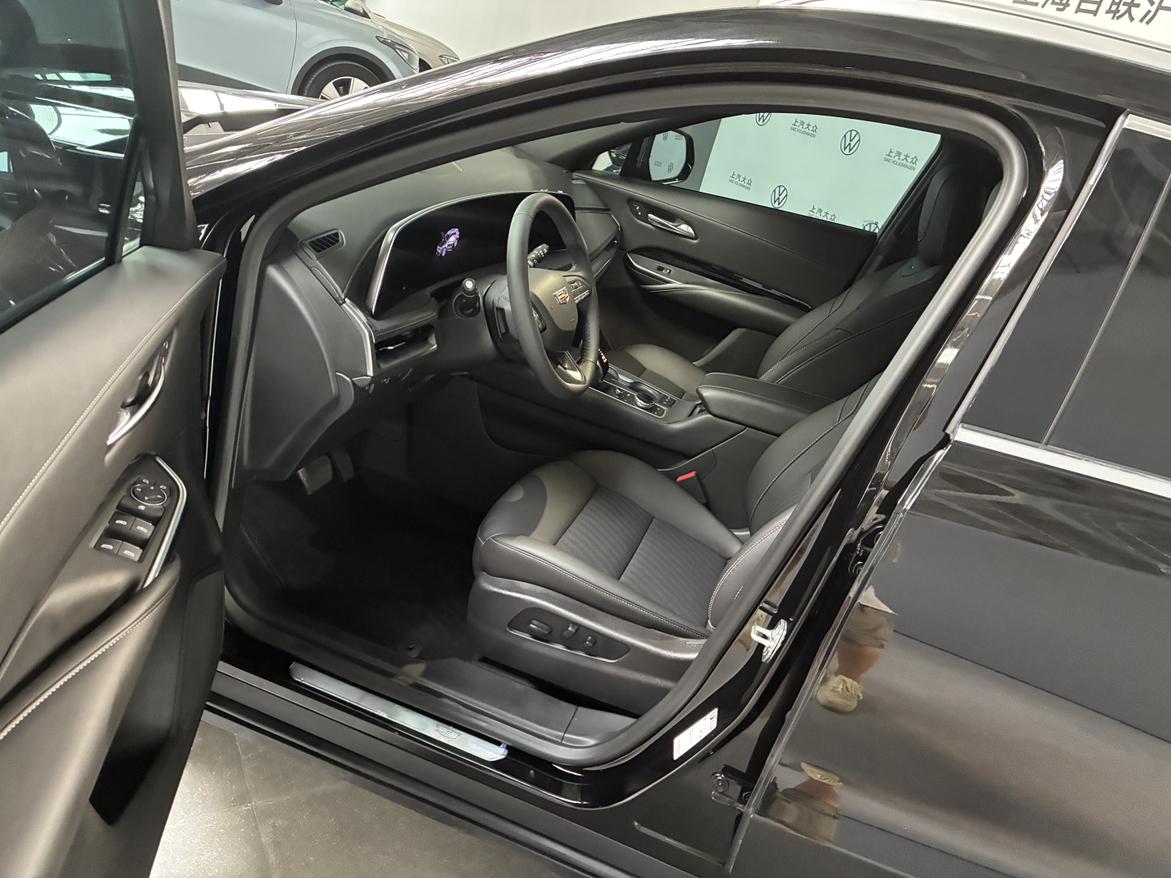 Cadillac XT4 2026 thumb 8