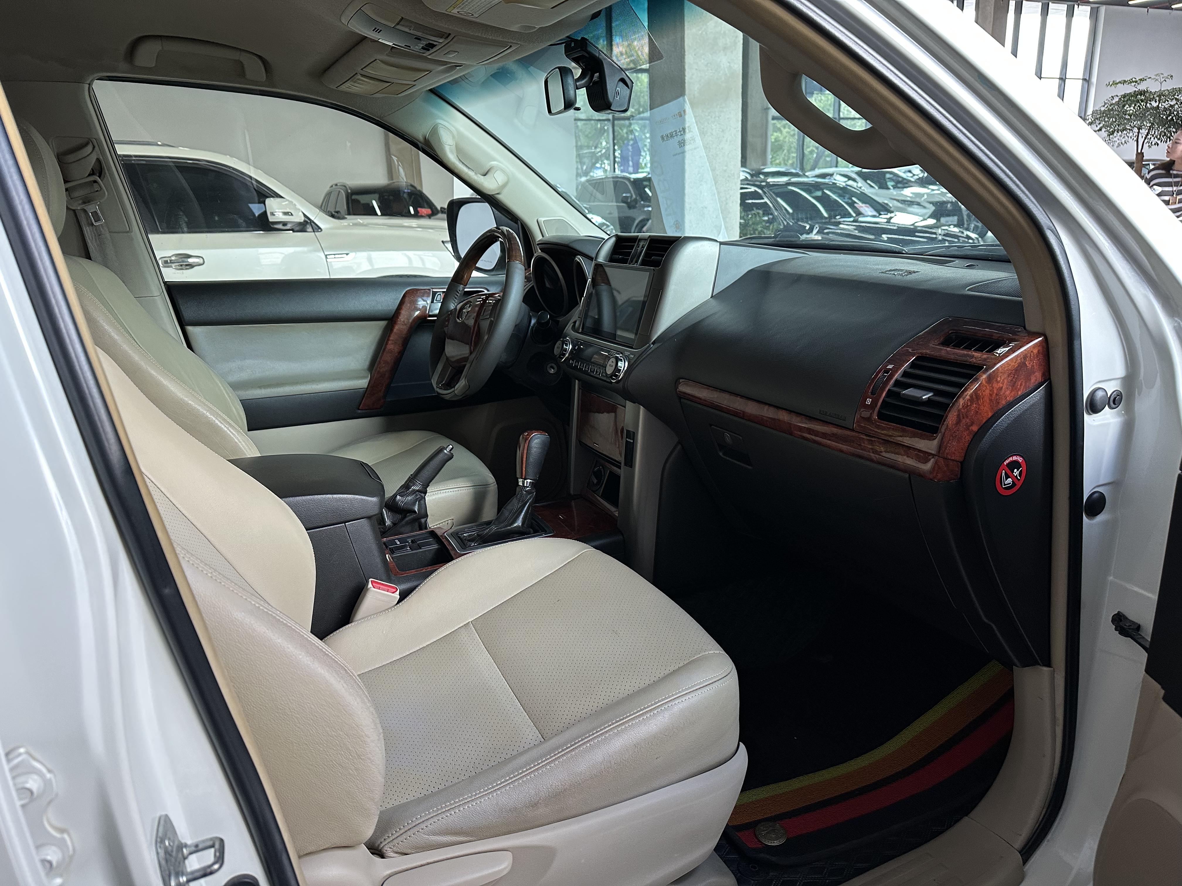 Toyota Land Cruiser Prado 2013 thumb 4