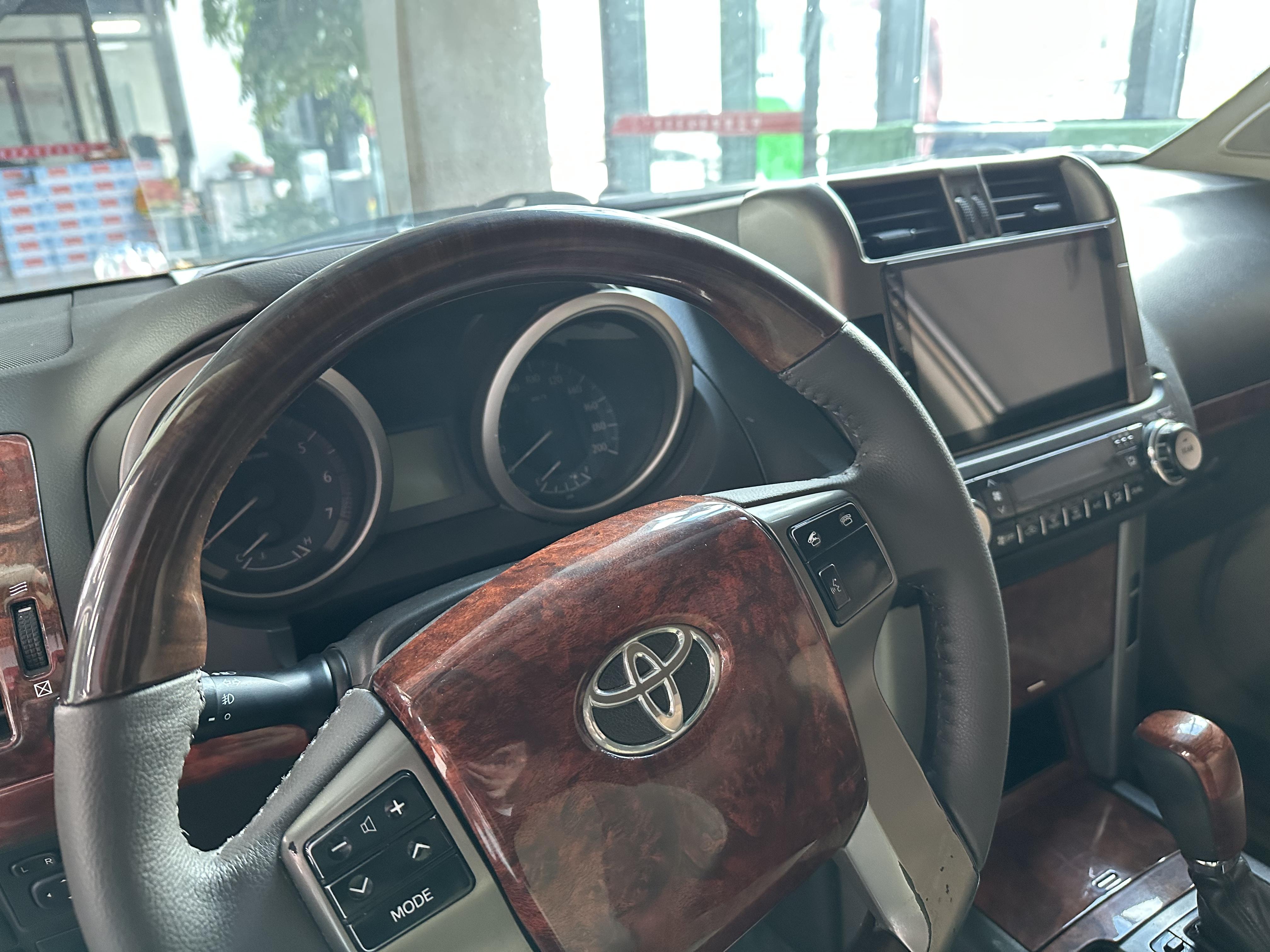 Toyota Land Cruiser Prado 2013 thumb 8