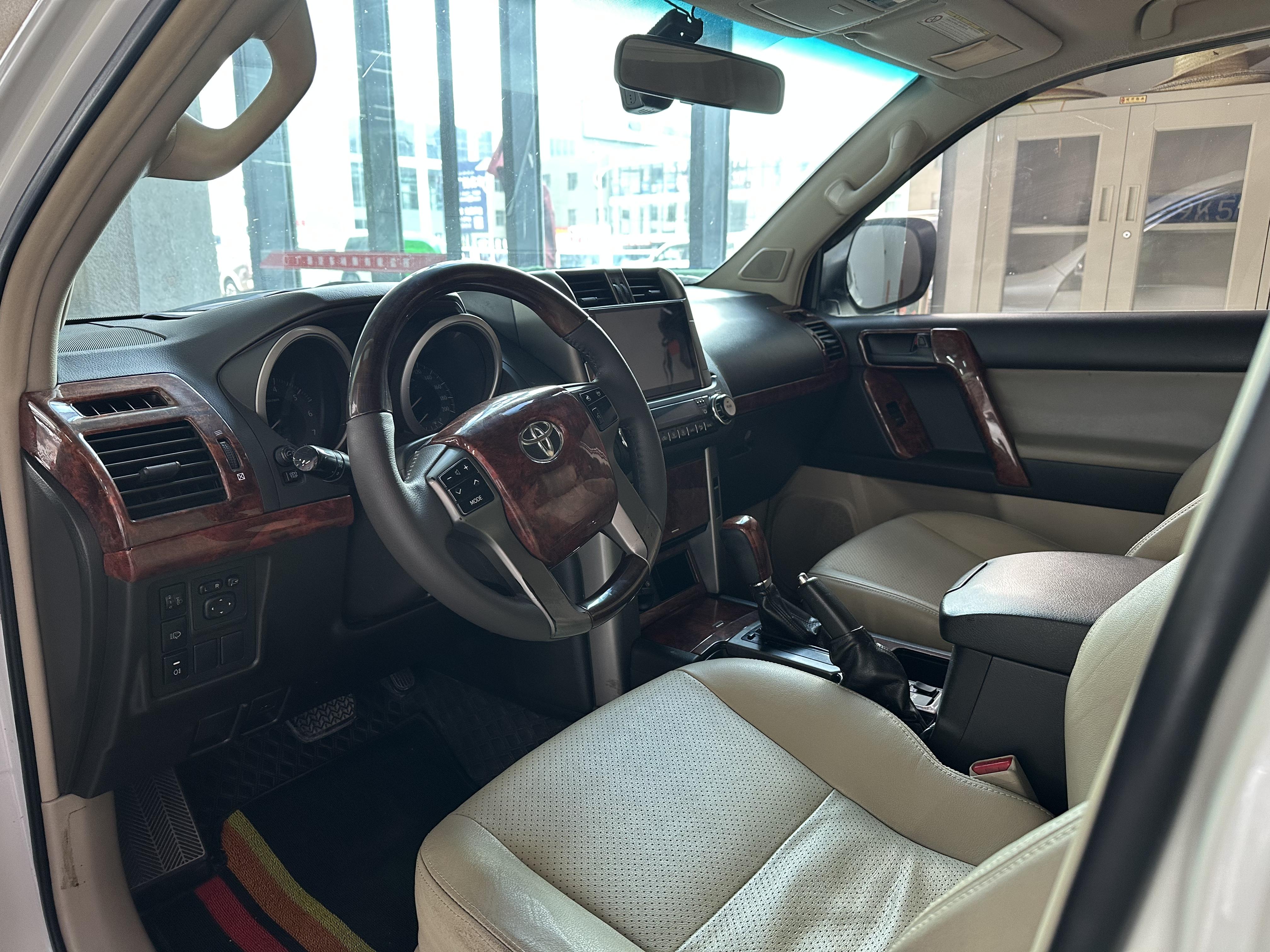 Toyota Land Cruiser Prado 2013 thumb 9