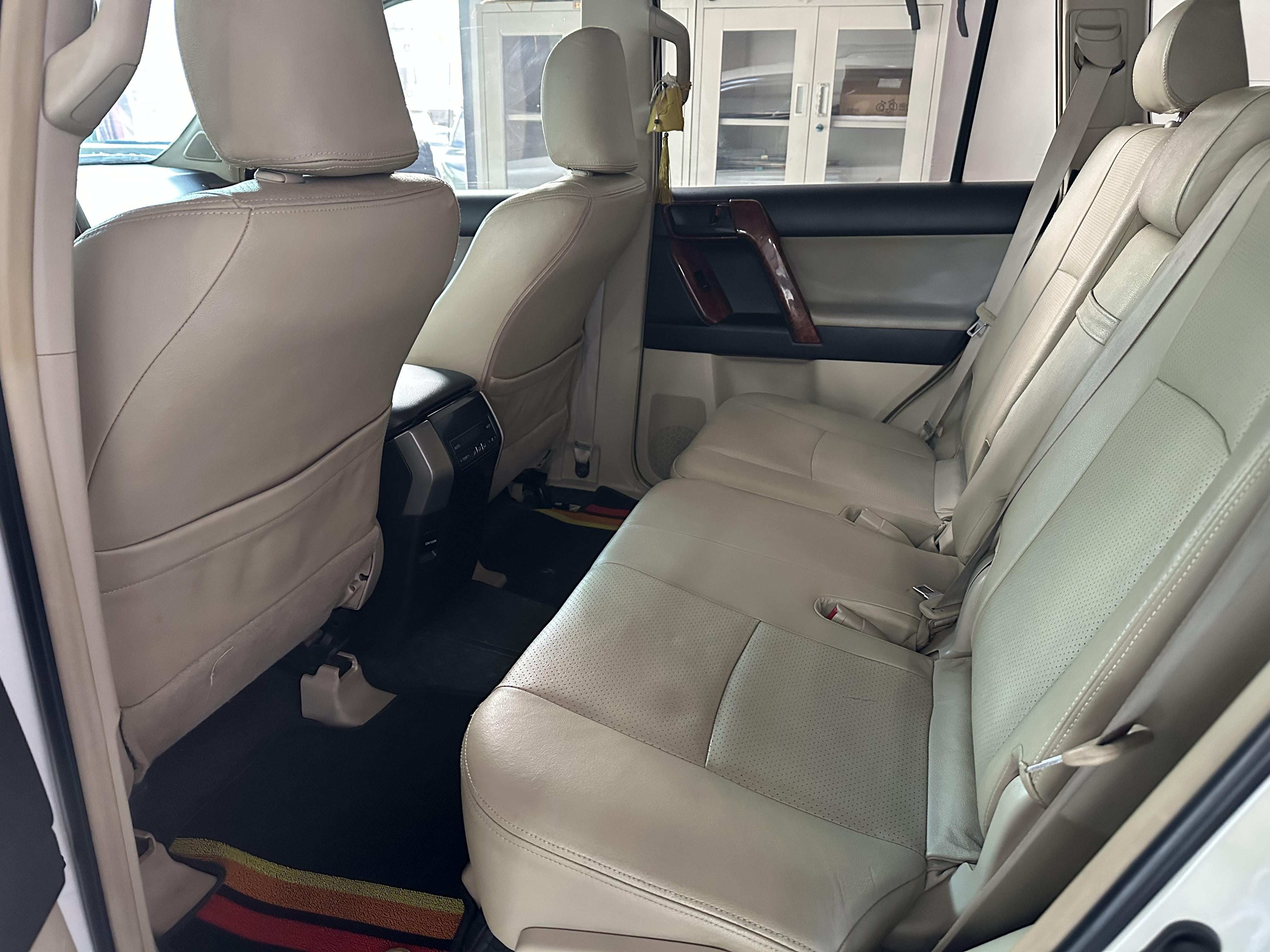 Toyota Land Cruiser Prado 2013 thumb 10