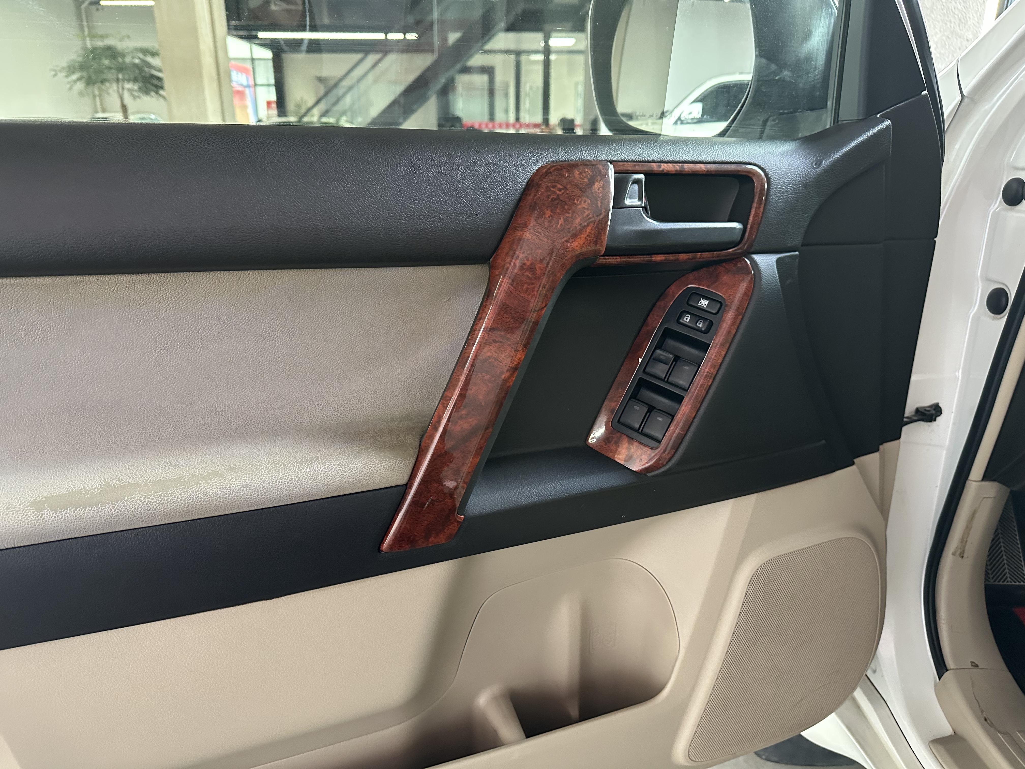 Toyota Land Cruiser Prado 2013 thumb 12