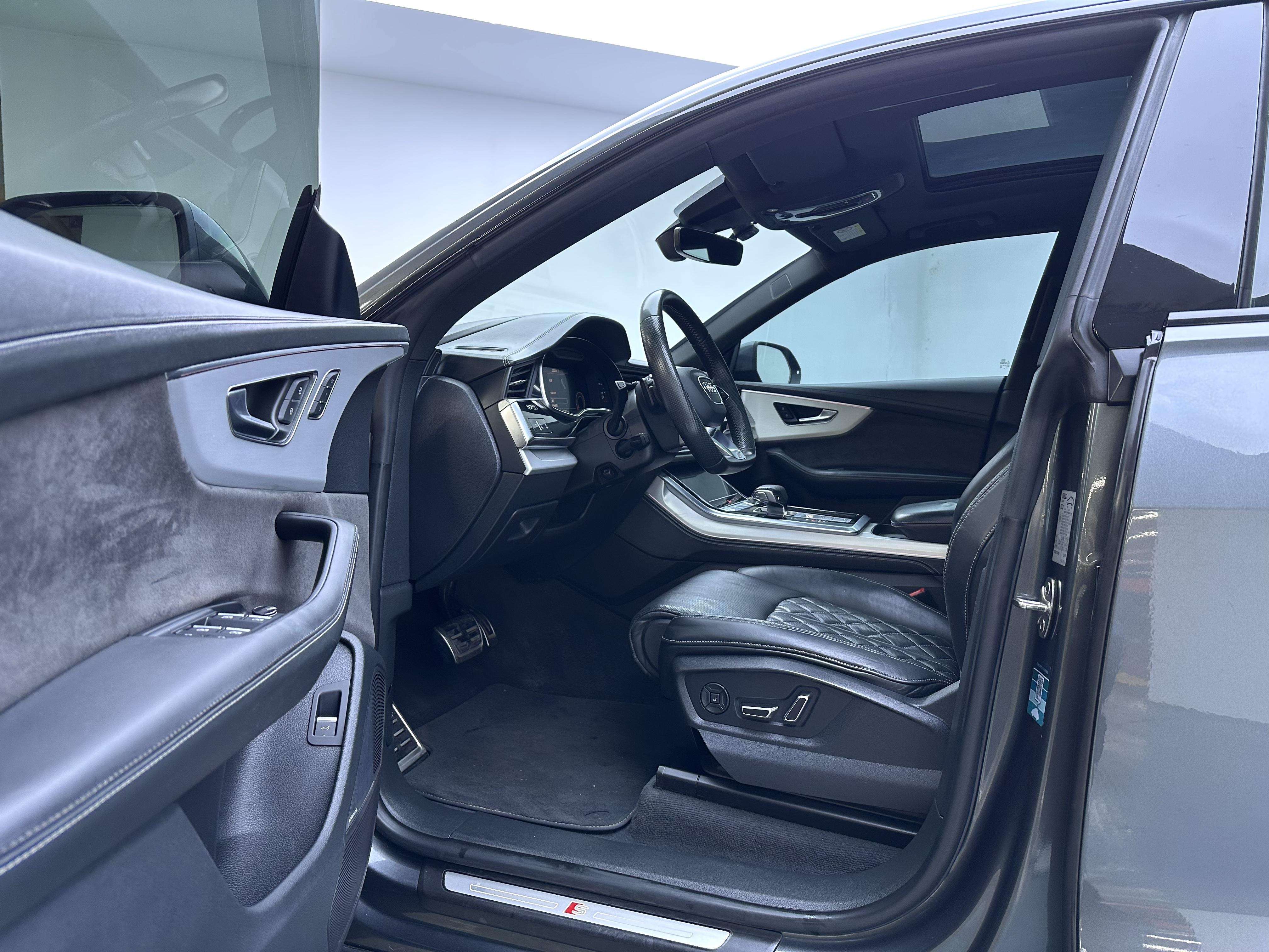 Audi Q8 2019 thumb 10