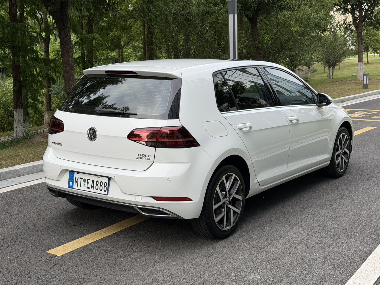 Volkswagen Golf Sportsvan 2018 thumb 3