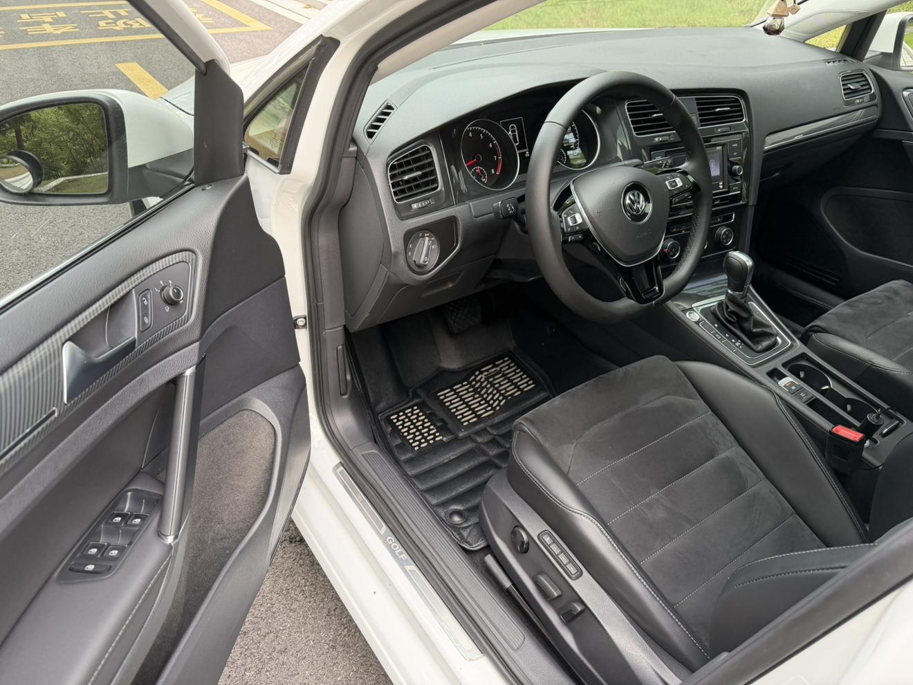 Volkswagen Golf Sportsvan 2018 thumb 6