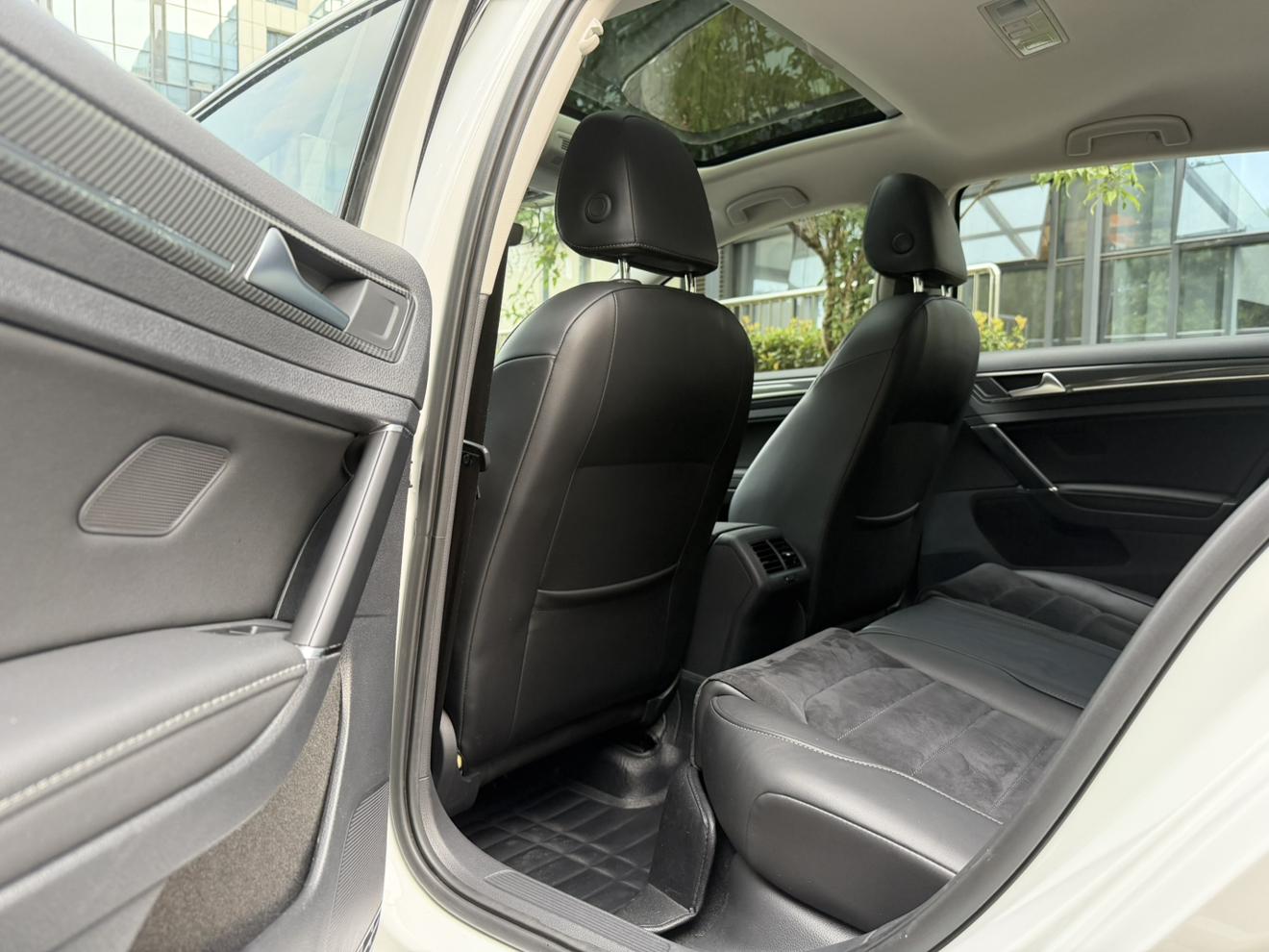 Volkswagen Golf Sportsvan 2018 thumb 7