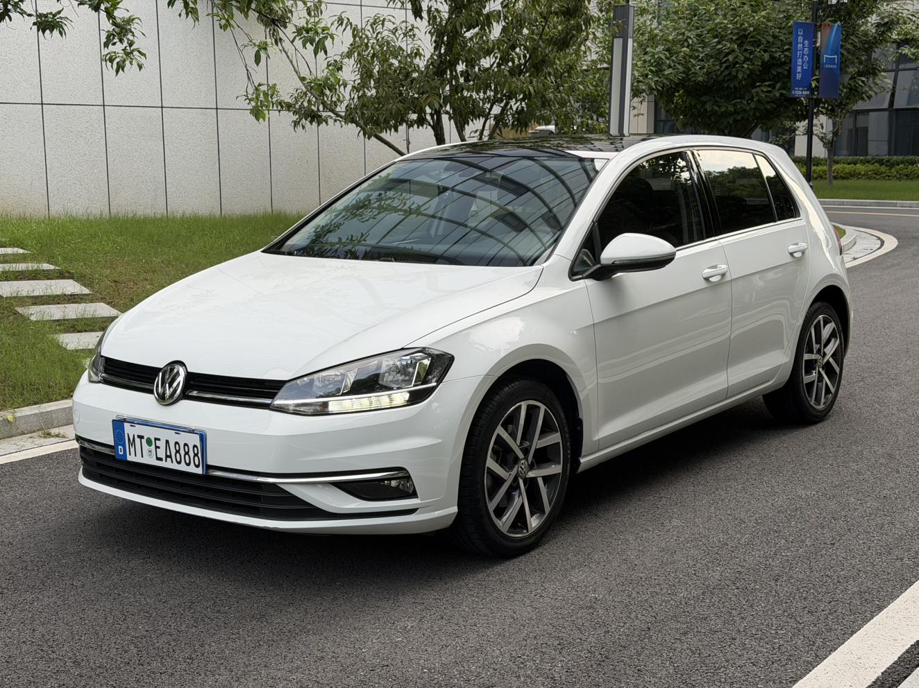 Volkswagen Golf Sportsvan 2018 thumb 8