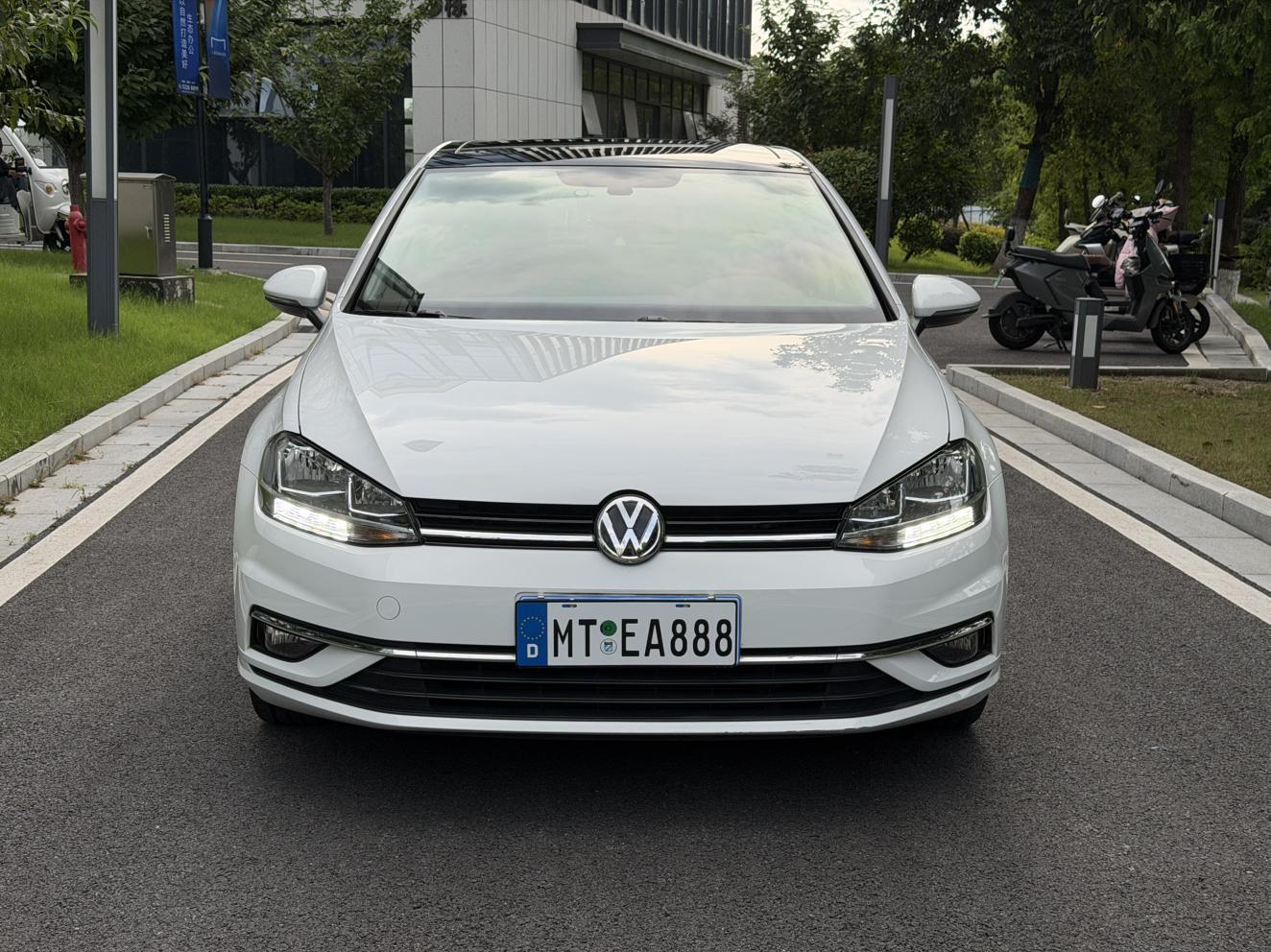 Volkswagen Golf Sportsvan 2018 thumb 9