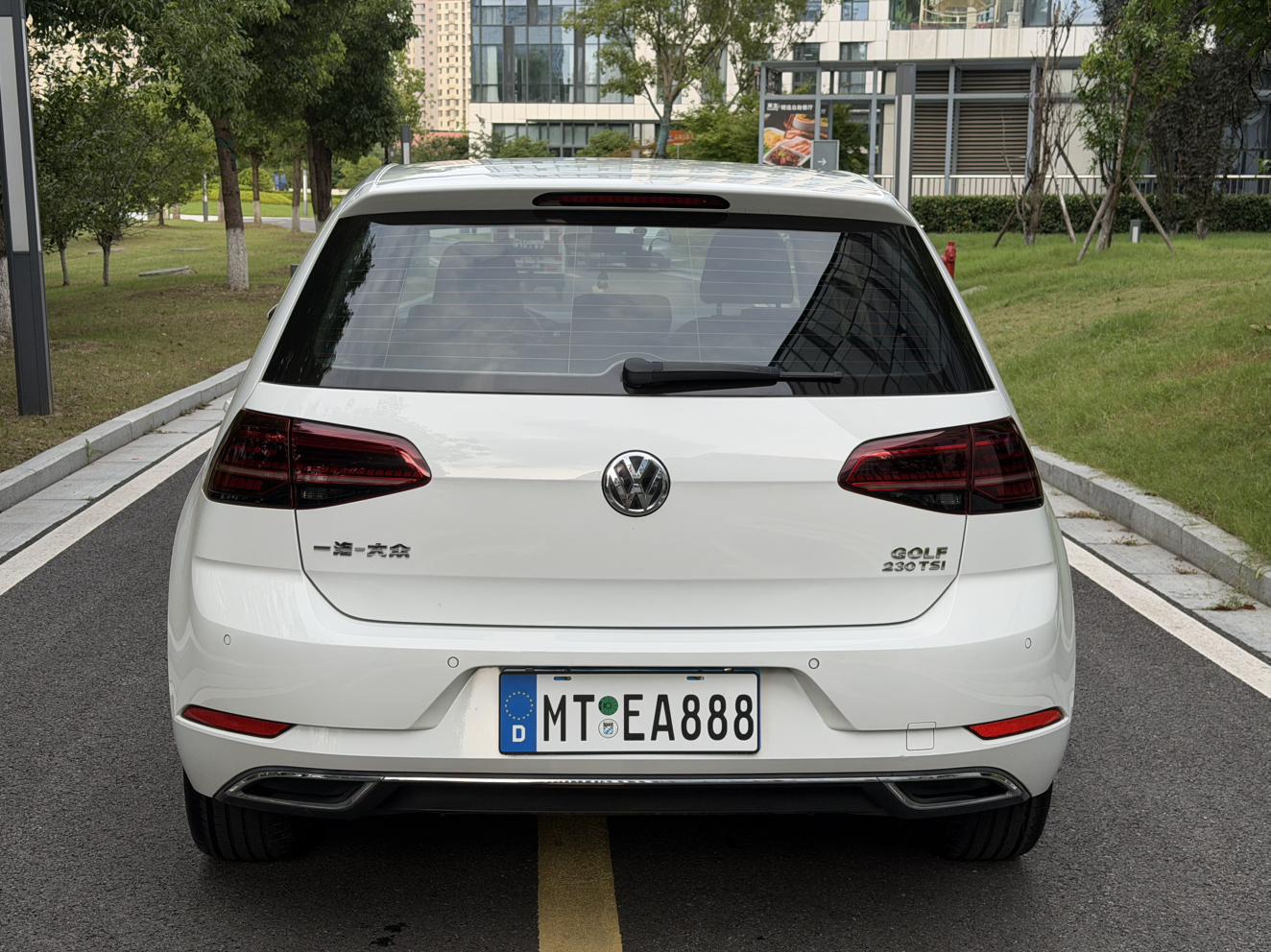 Volkswagen Golf Sportsvan 2018 thumb 11