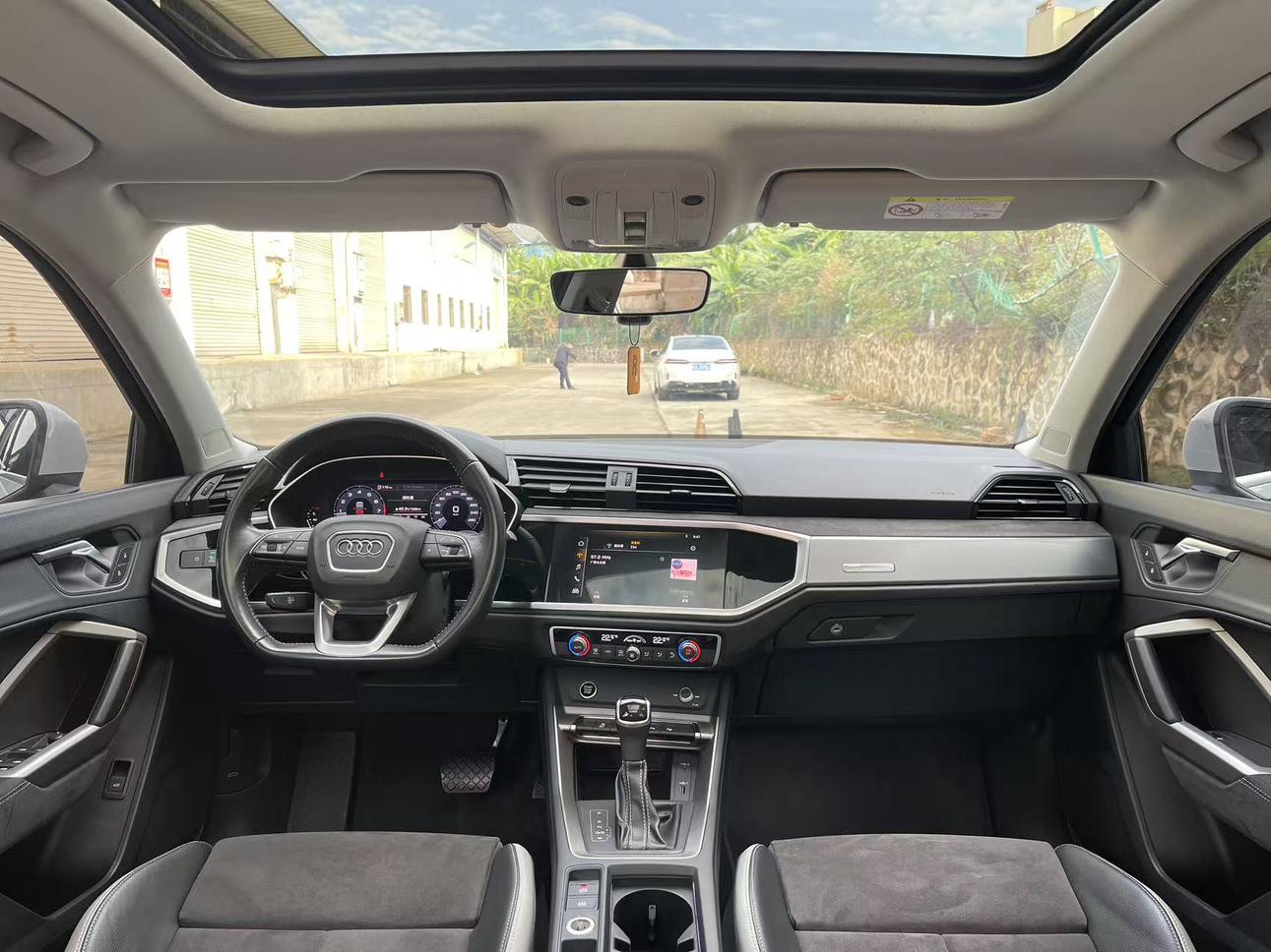 Audi Q3 2020 thumb 5