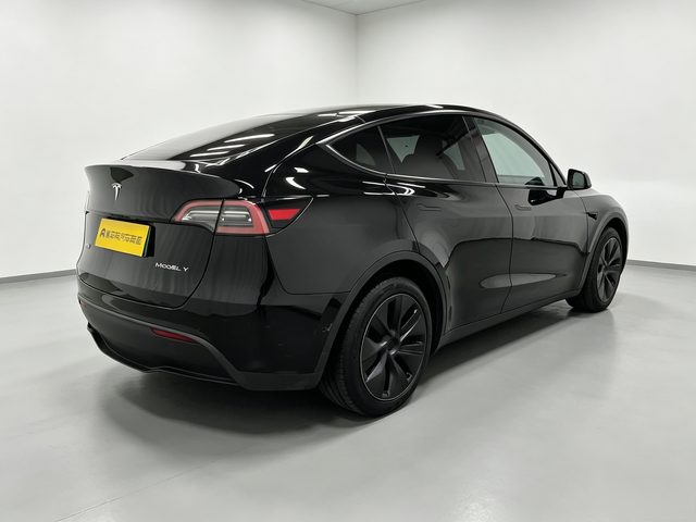 Tesla Model Y 2023 thumb 5