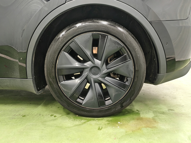Tesla Model Y 2023 thumb 7