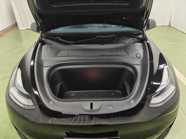 Tesla Model Y 2023 thumb 8
