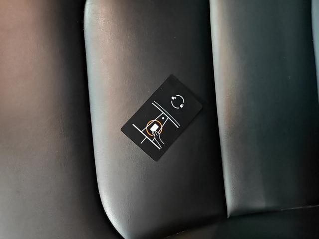 Tesla Model Y 2023 thumb 9