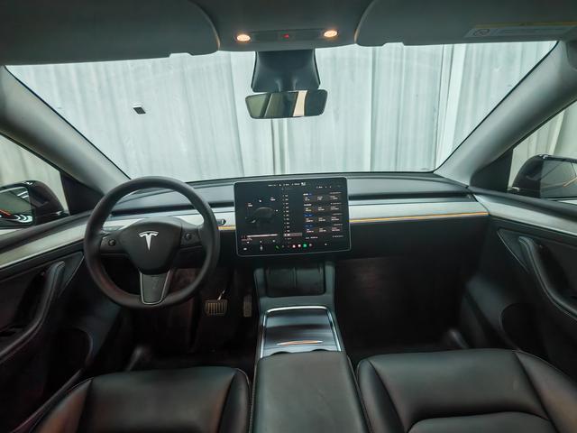 Tesla Model Y 2023 thumb 12