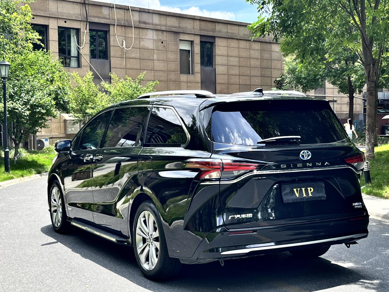Toyota Sienna 2023 thumb 2