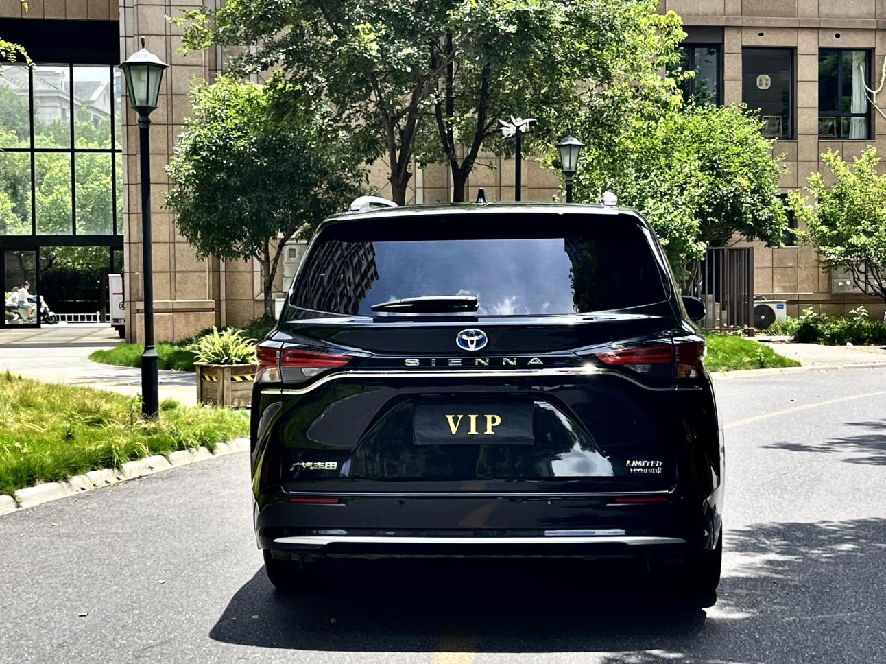 Toyota Sienna 2023 thumb 3