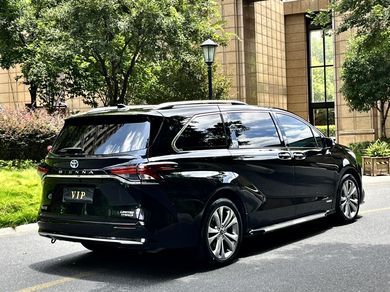 Toyota Sienna 2023 thumb 4