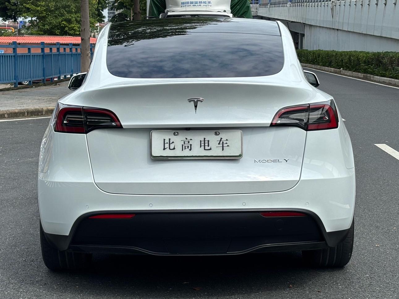Tesla Model Y 2021 thumb 4