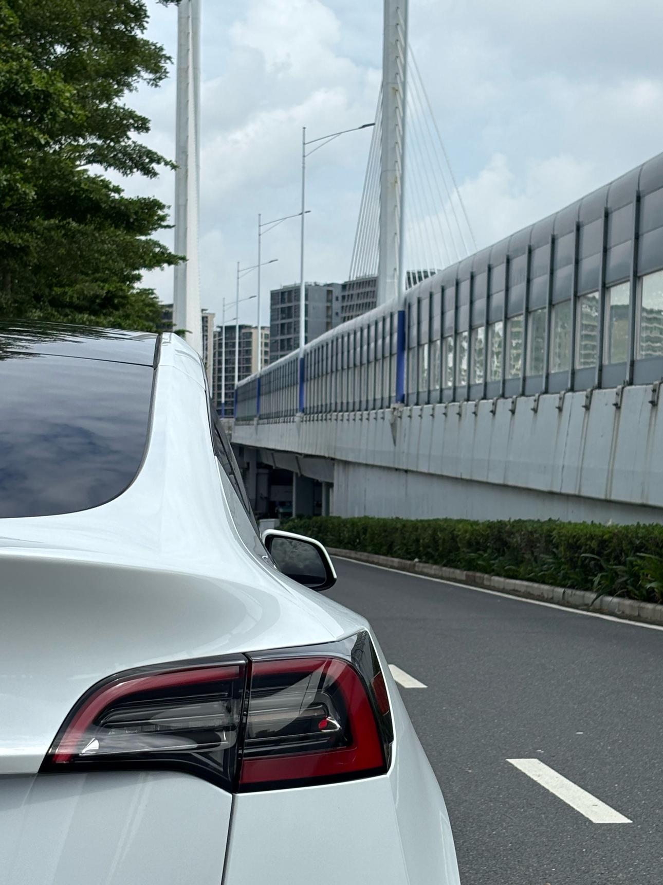 Tesla Model Y 2021 thumb 9