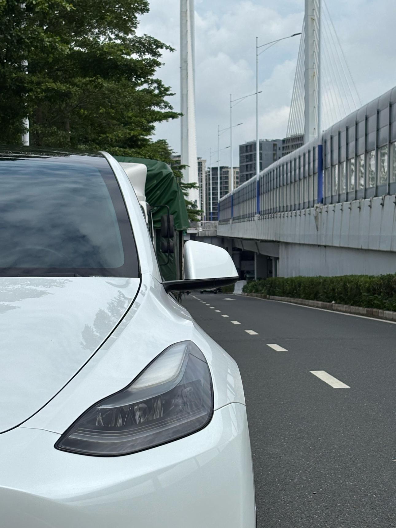 Tesla Model Y 2021 thumb 10
