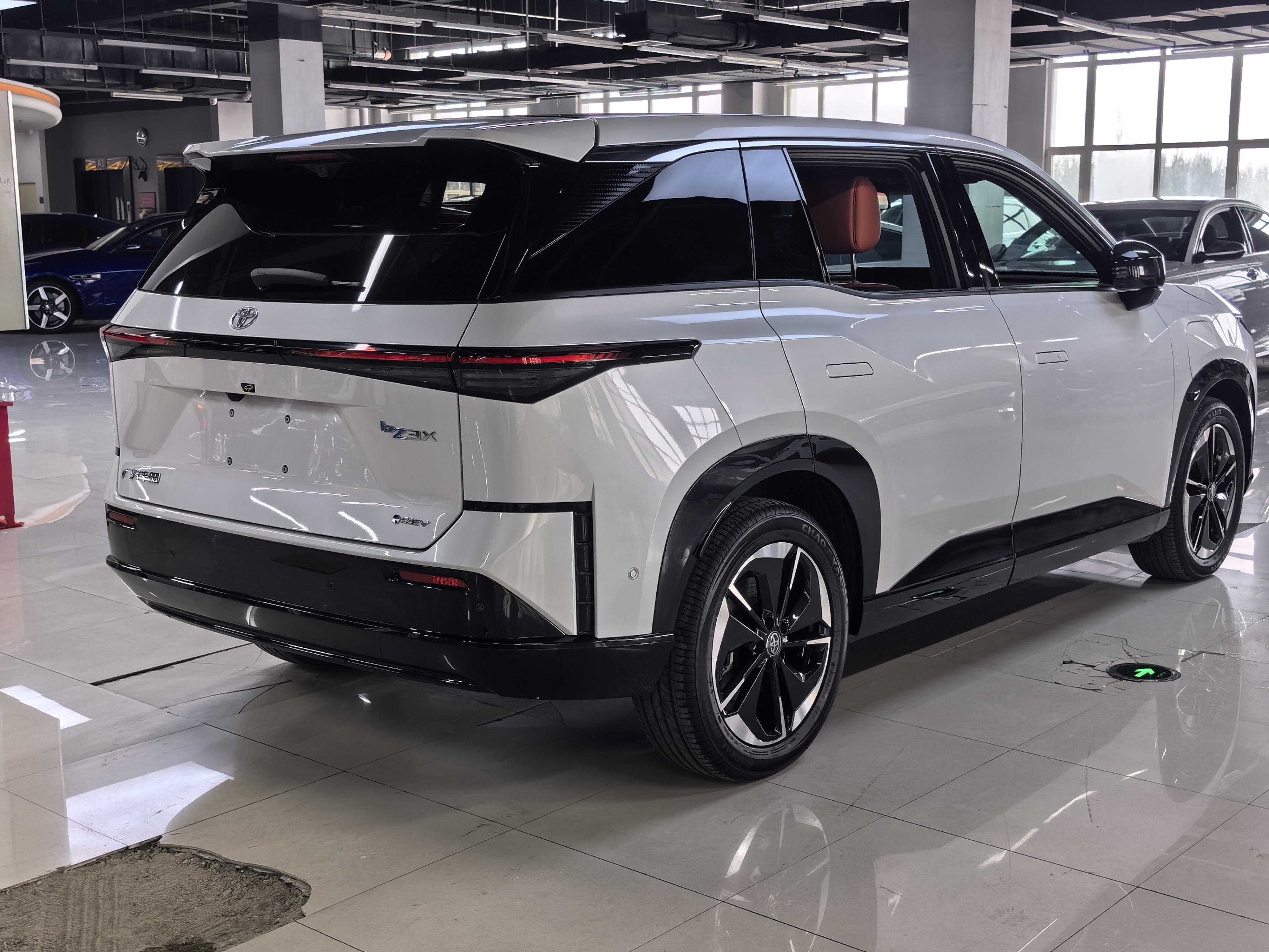 Toyota 3X 2025 thumb 4