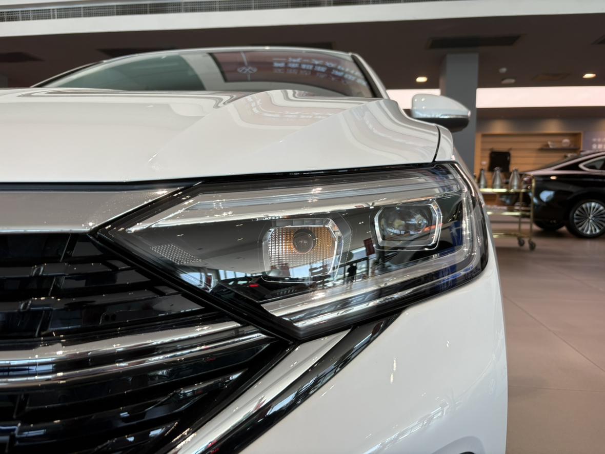 Volkswagen Sagitar 2026 thumb 4