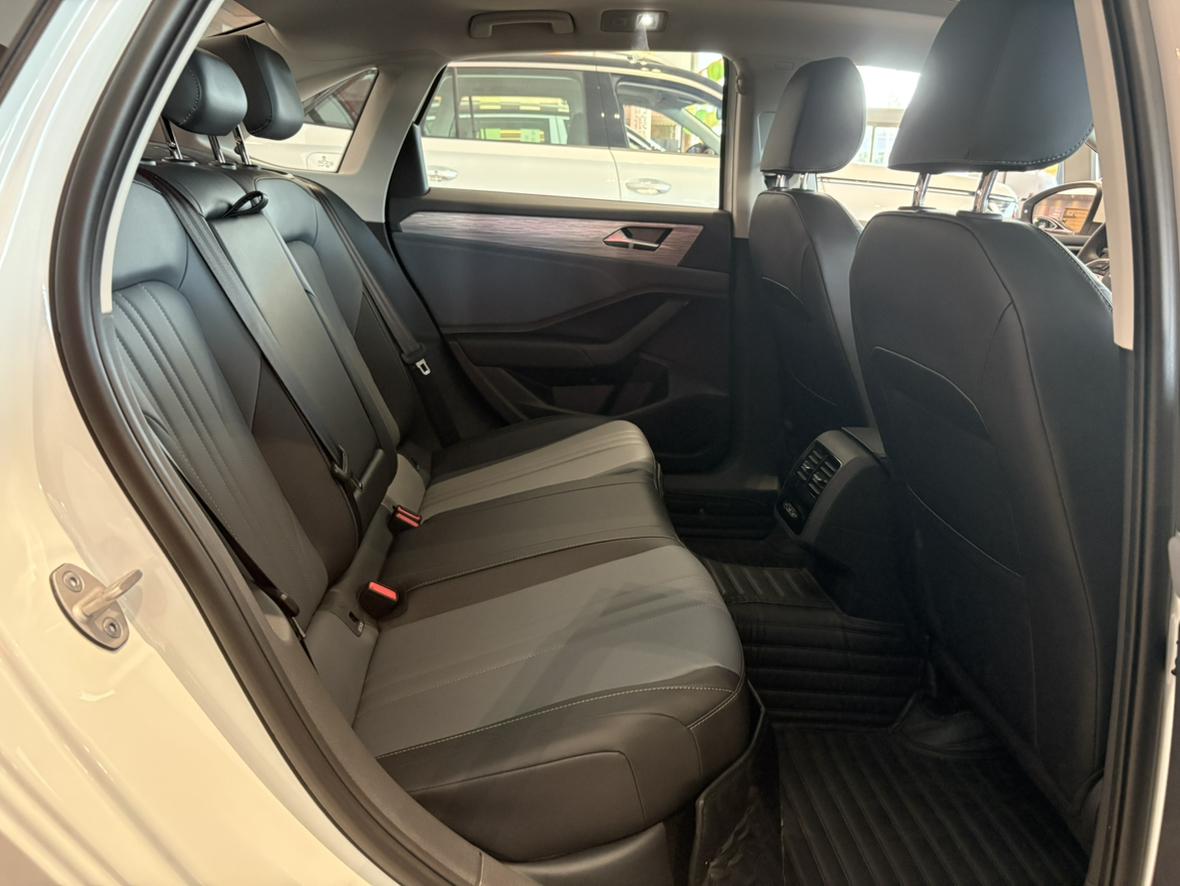 Volkswagen Sagitar 2026 thumb 10