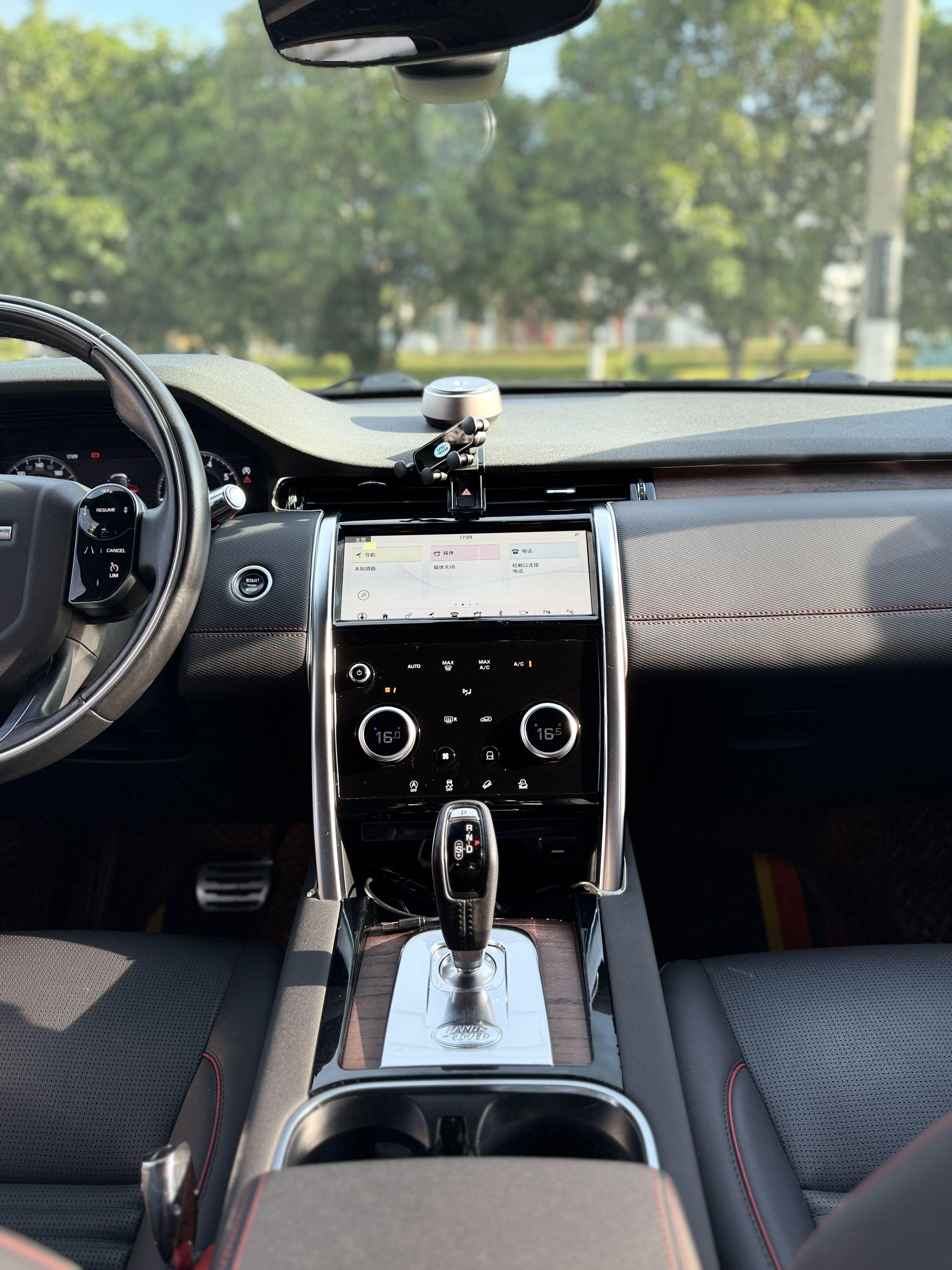 Land Rover Discovery Sport 2020 thumb 8