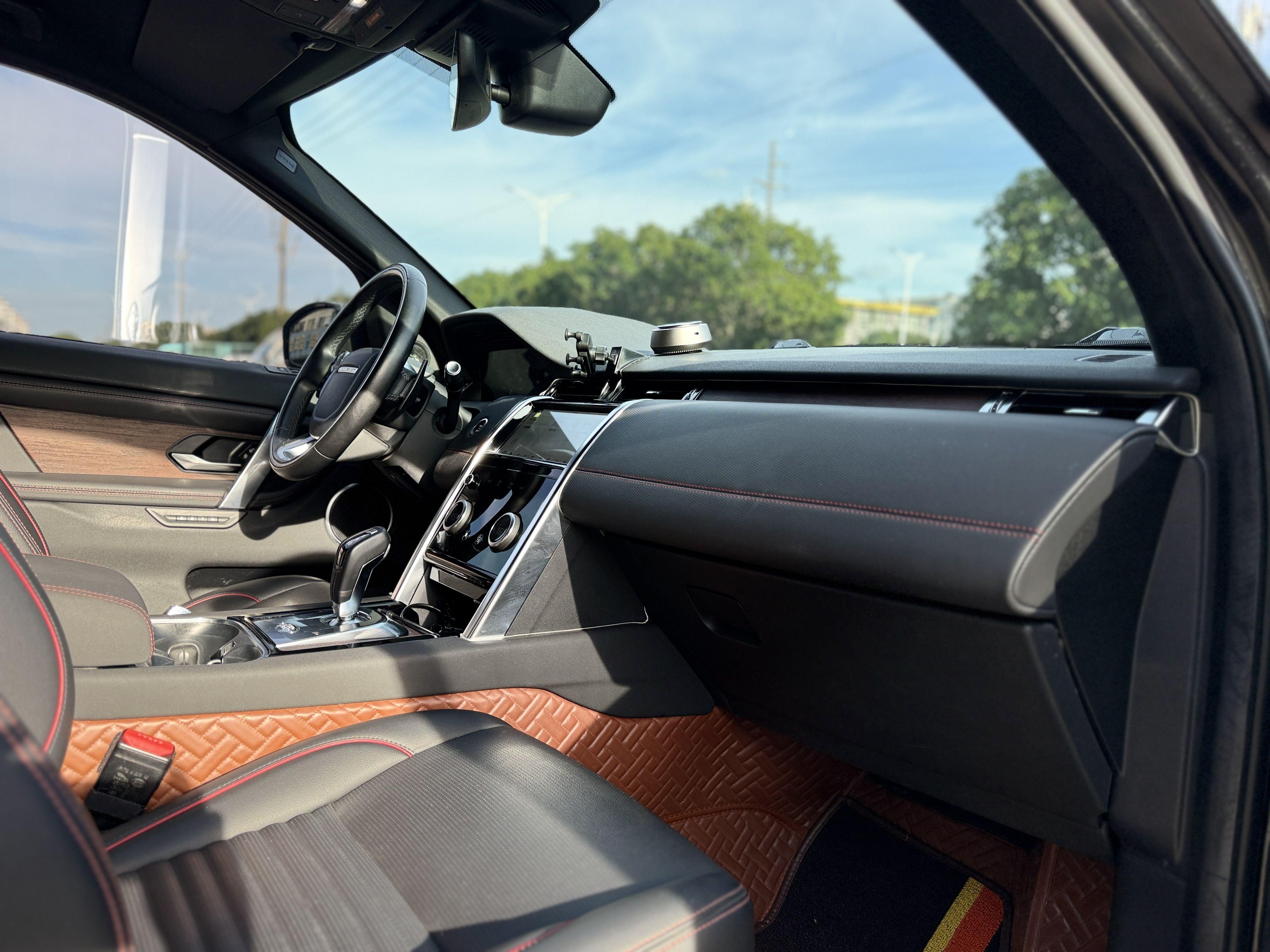 Land Rover Discovery Sport 2020 thumb 10